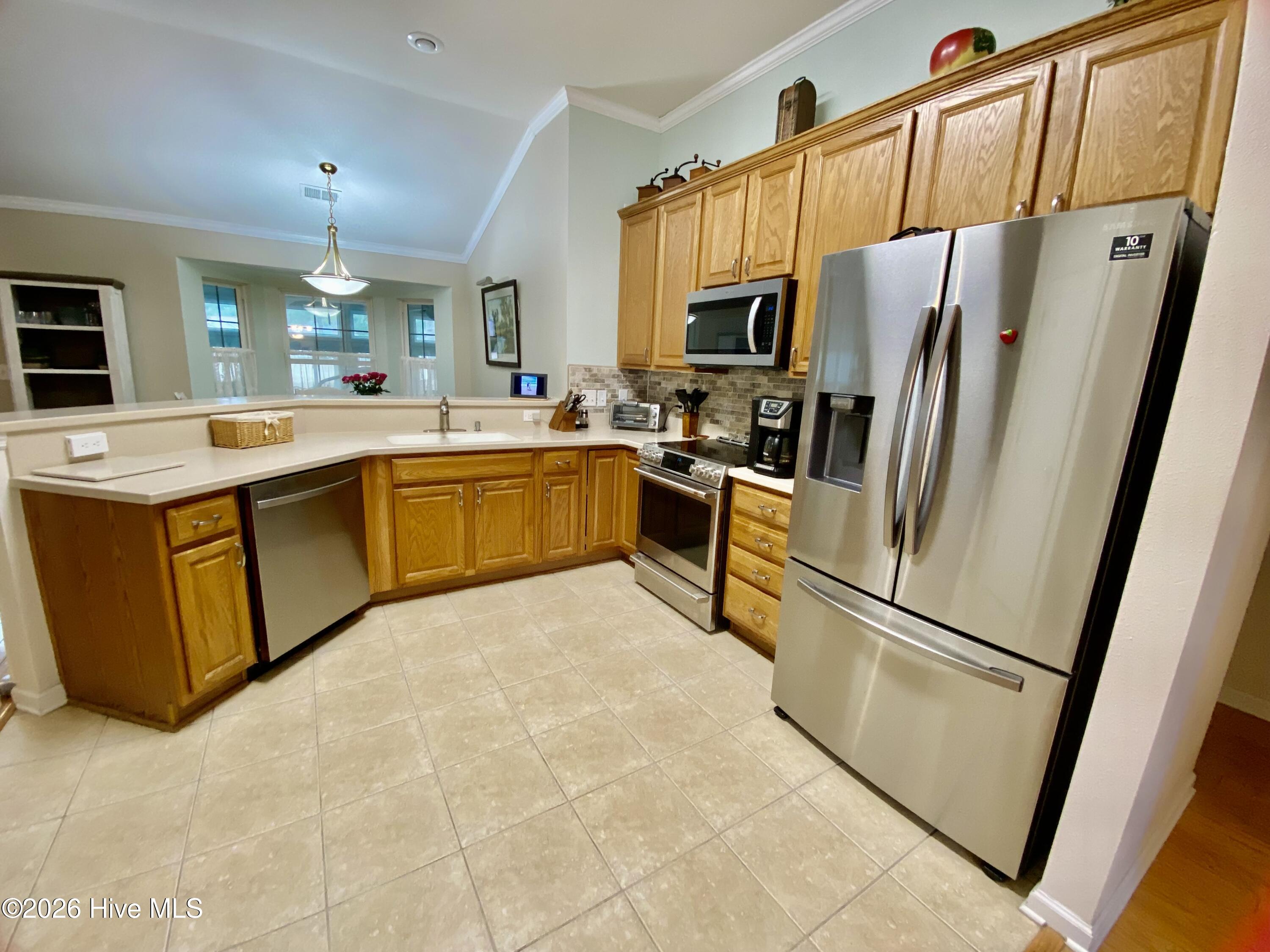 100555896 | Photo 11