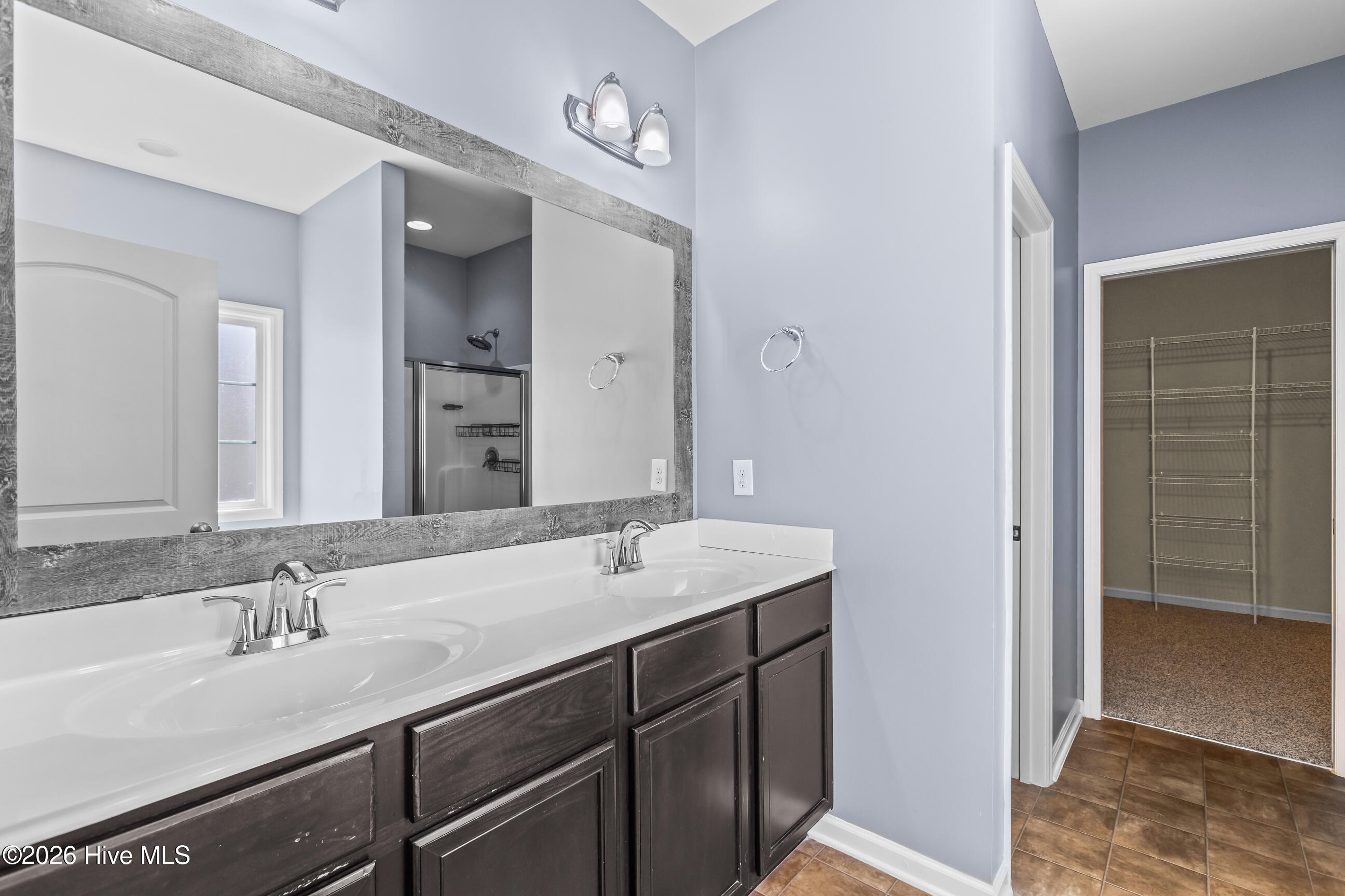 100562604 | Photo 24