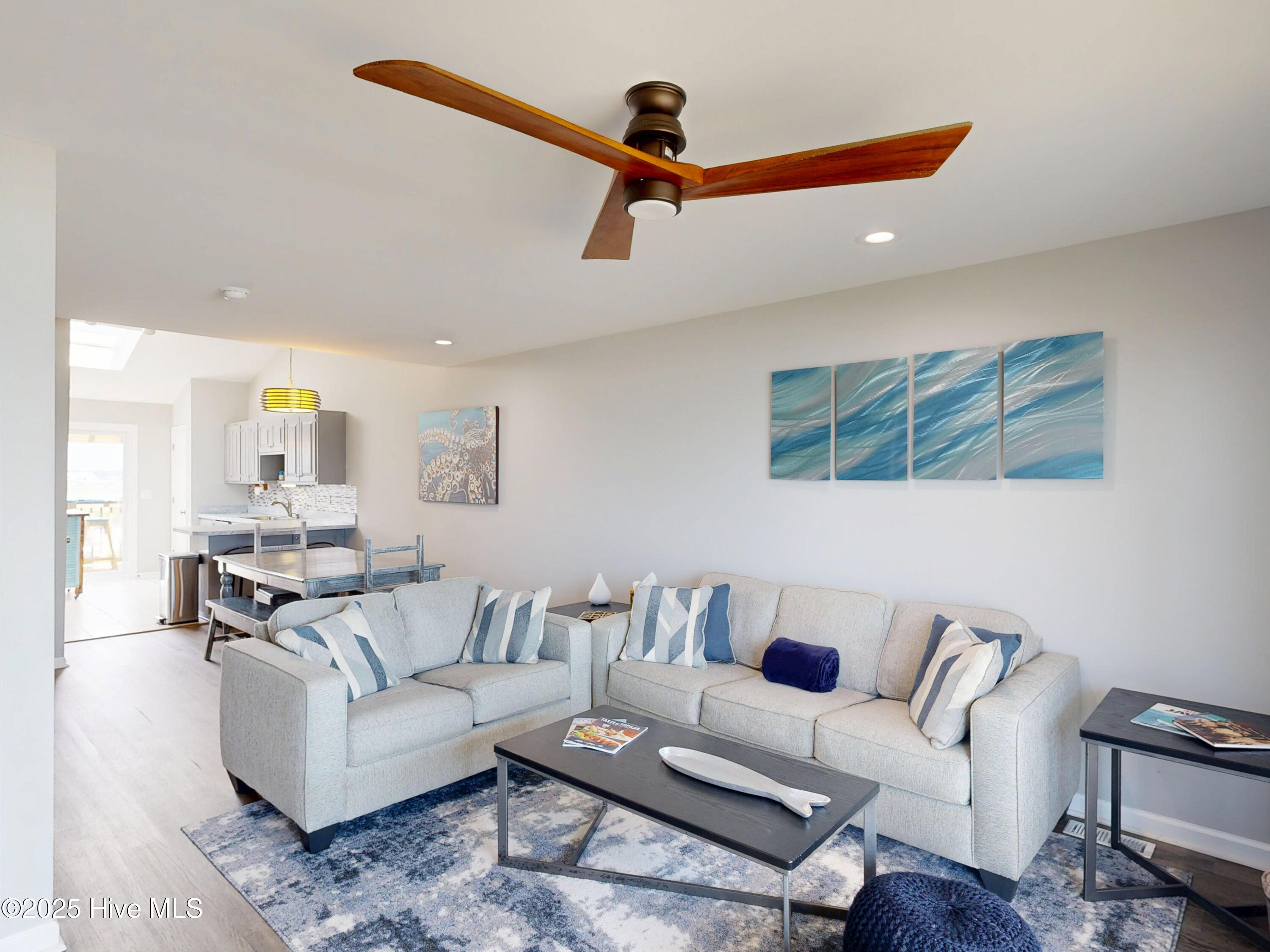 100550586 | Photo 19