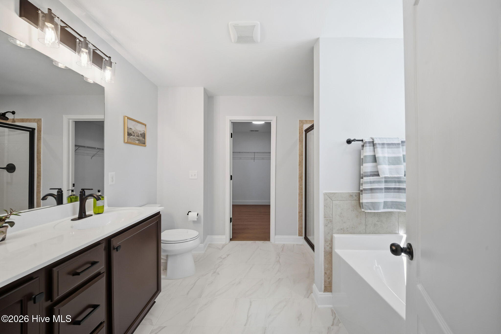 100566874 | Photo 36