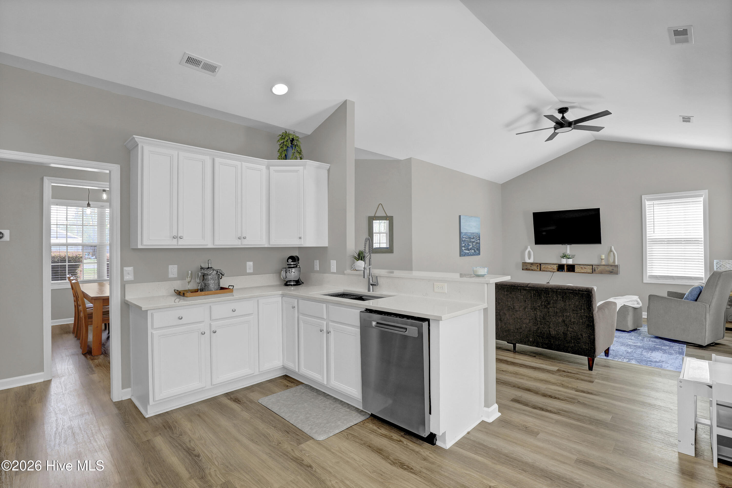 100556544 | Photo 16