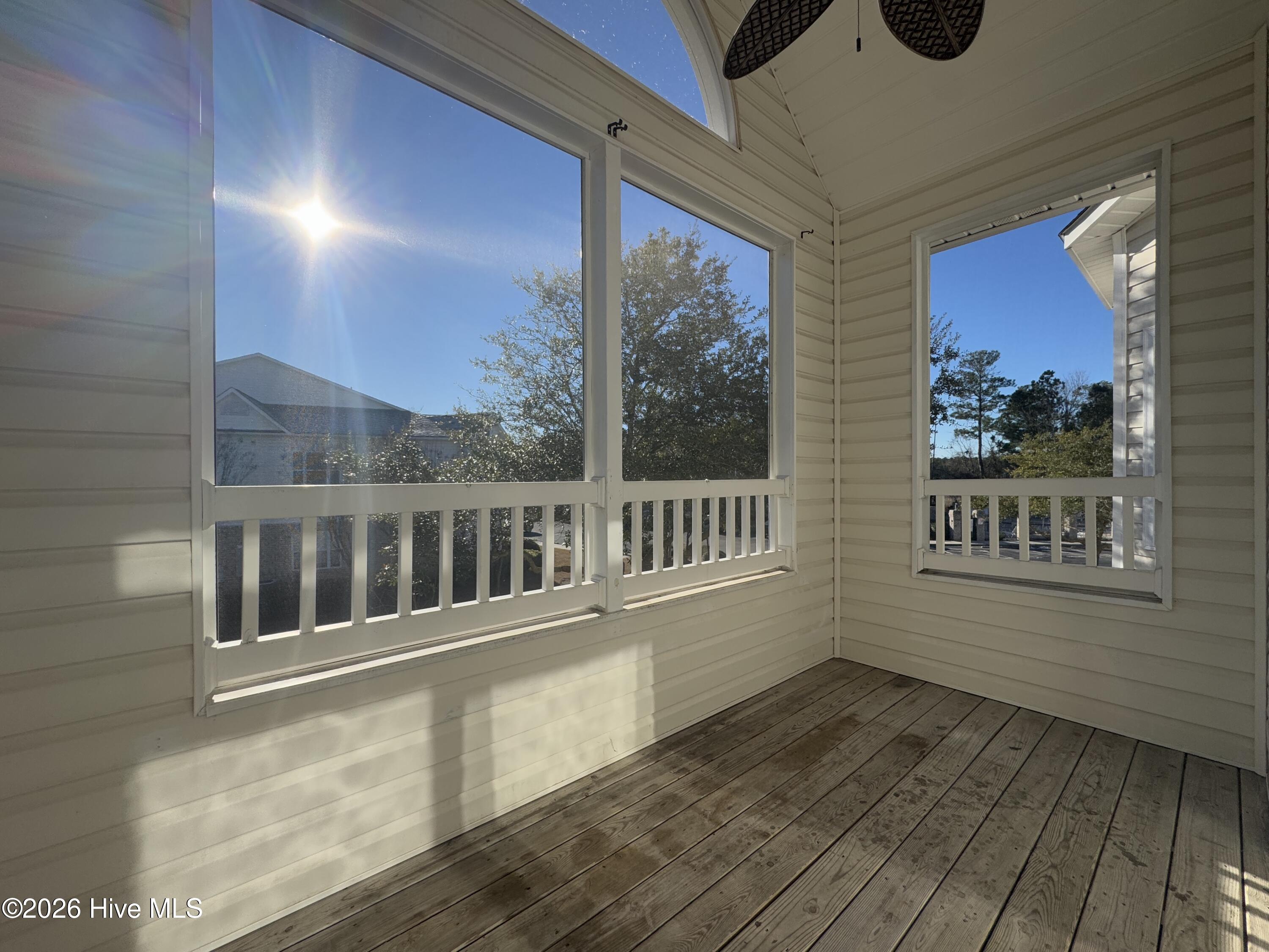 100551595 | Photo 19