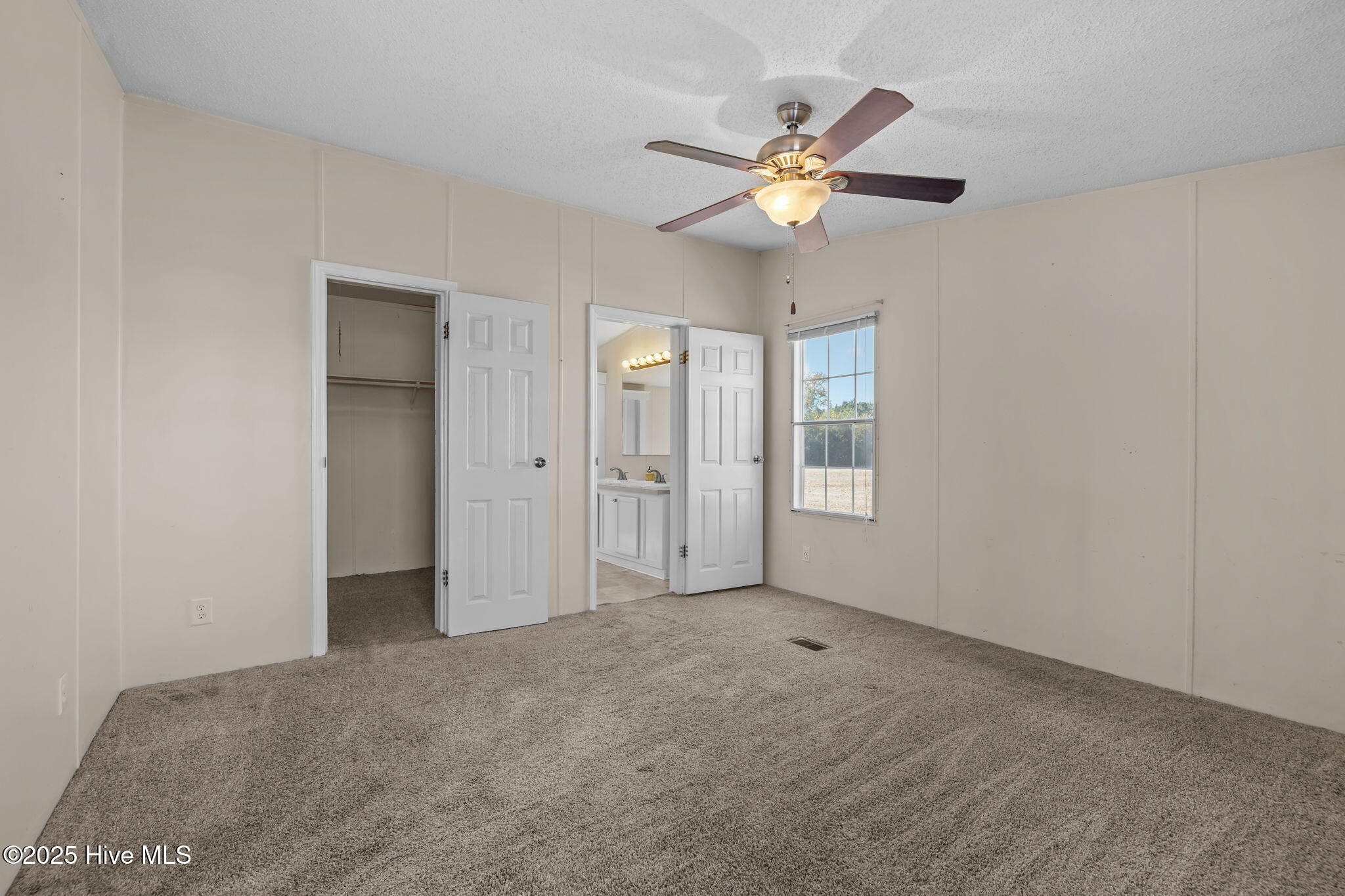 100540304 | Photo 14