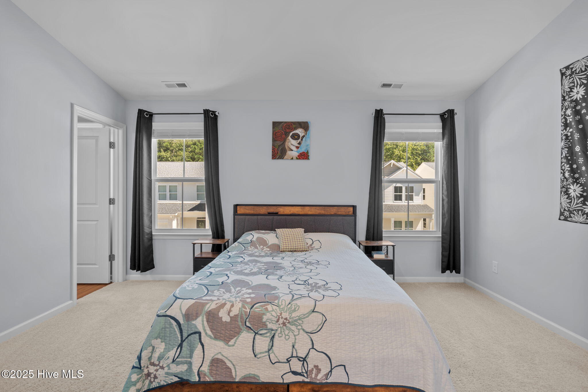 100527682 | Photo 23