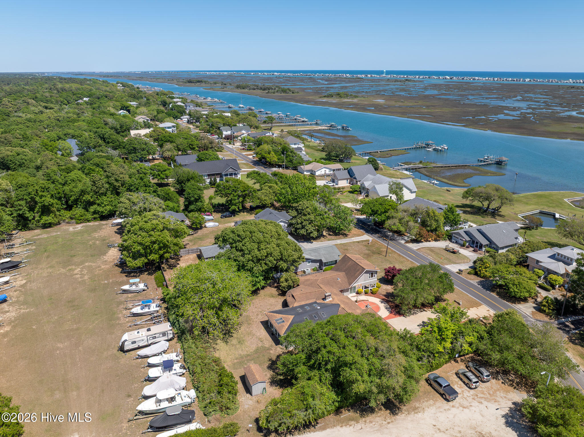 100568983 | Photo 77