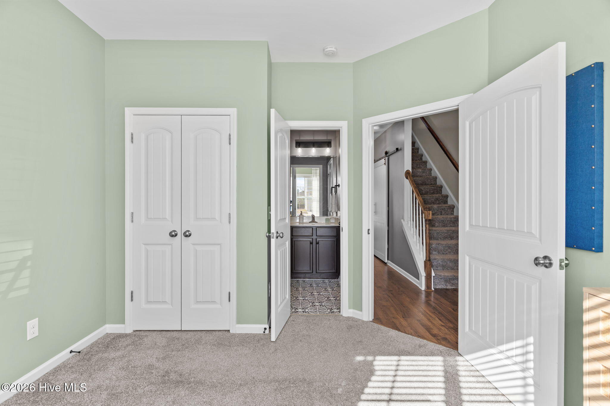 100555815 | Photo 33