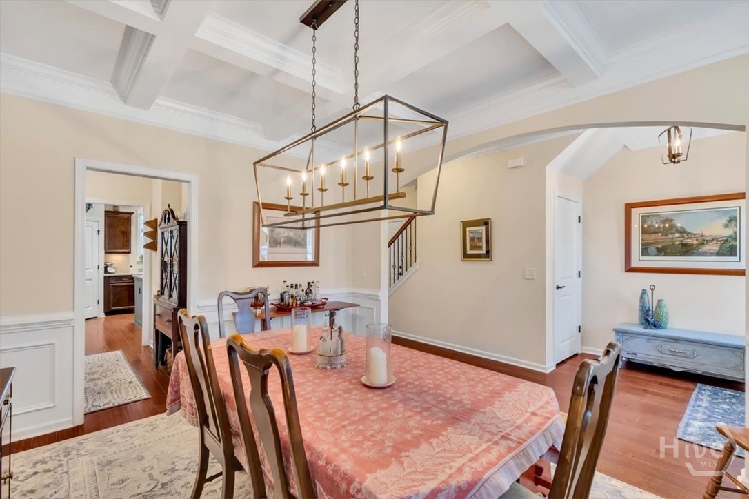 Dining room flows to kitchen through the spacious butlers pantry