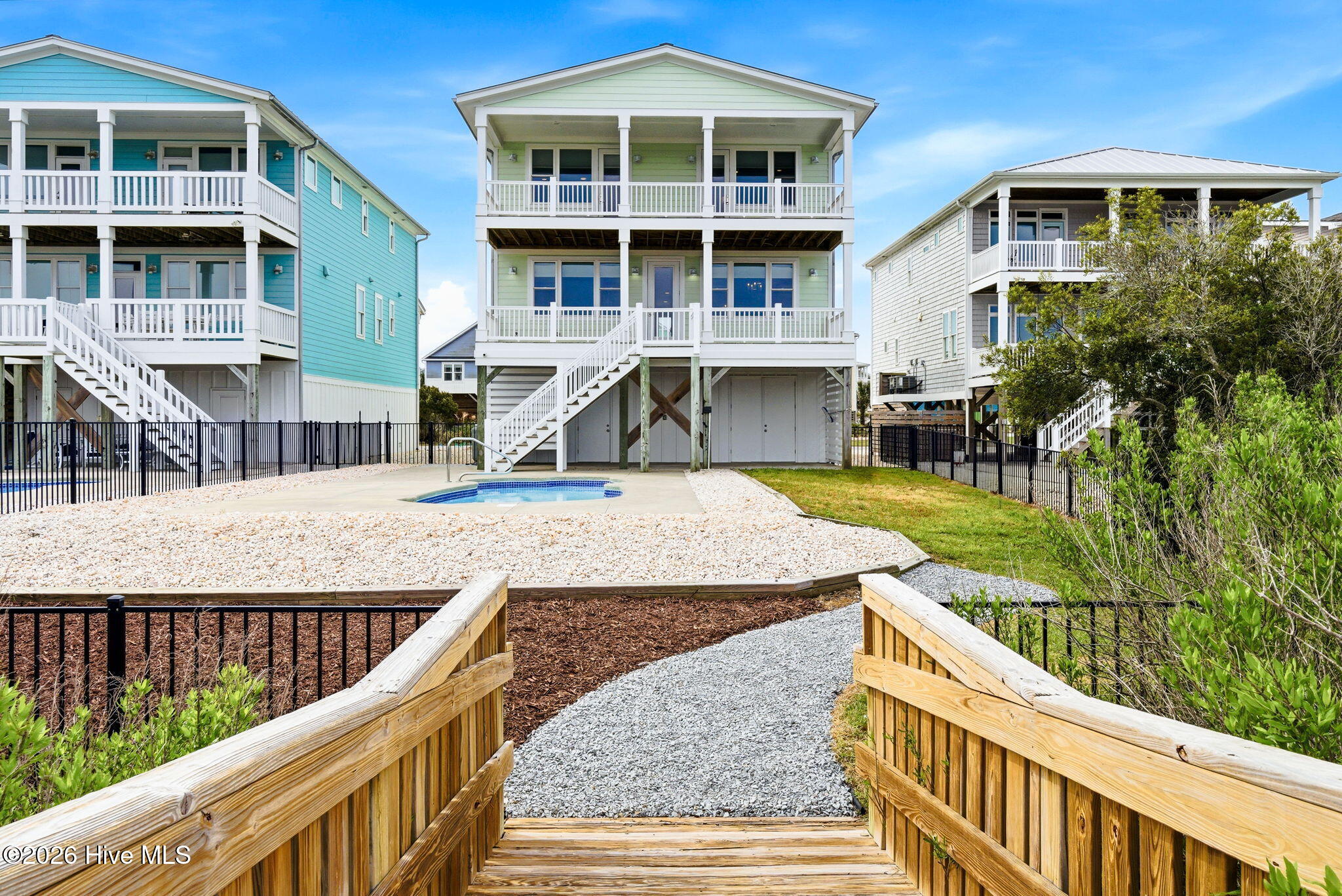 100564360 | Photo 63