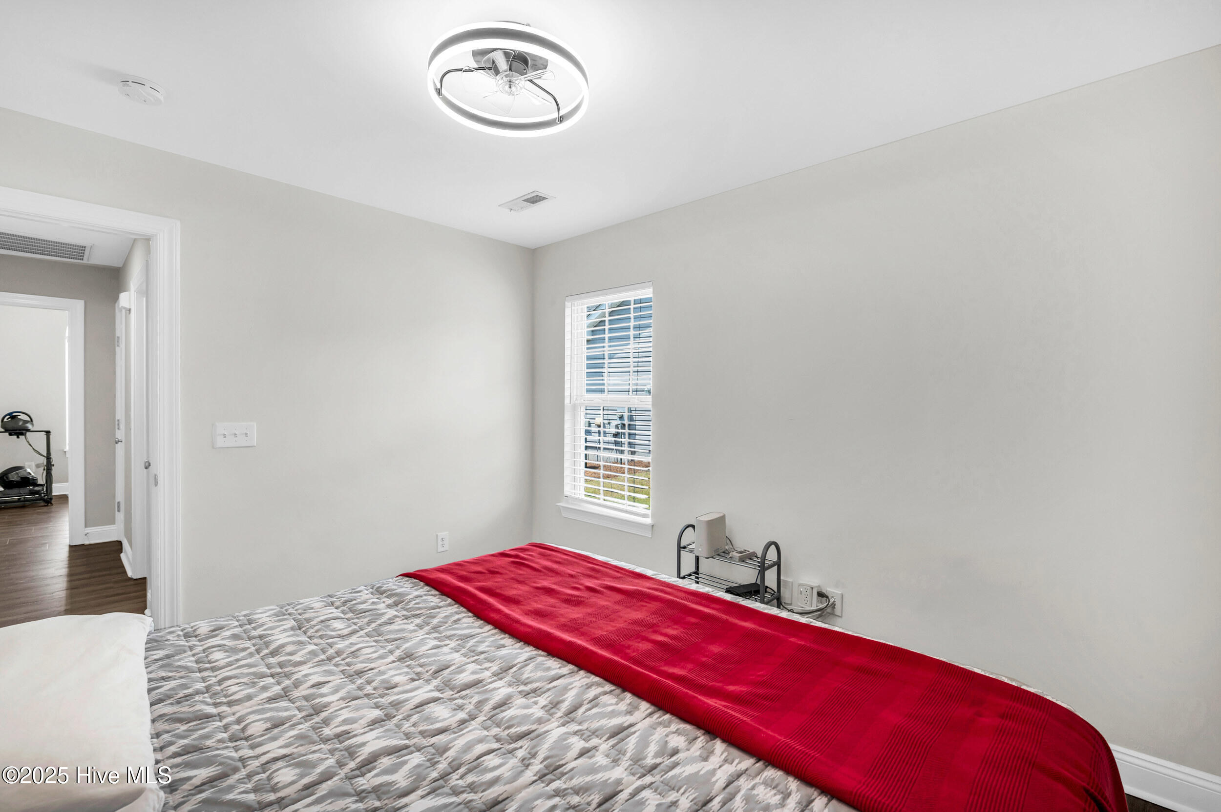 100540826 | Photo 25