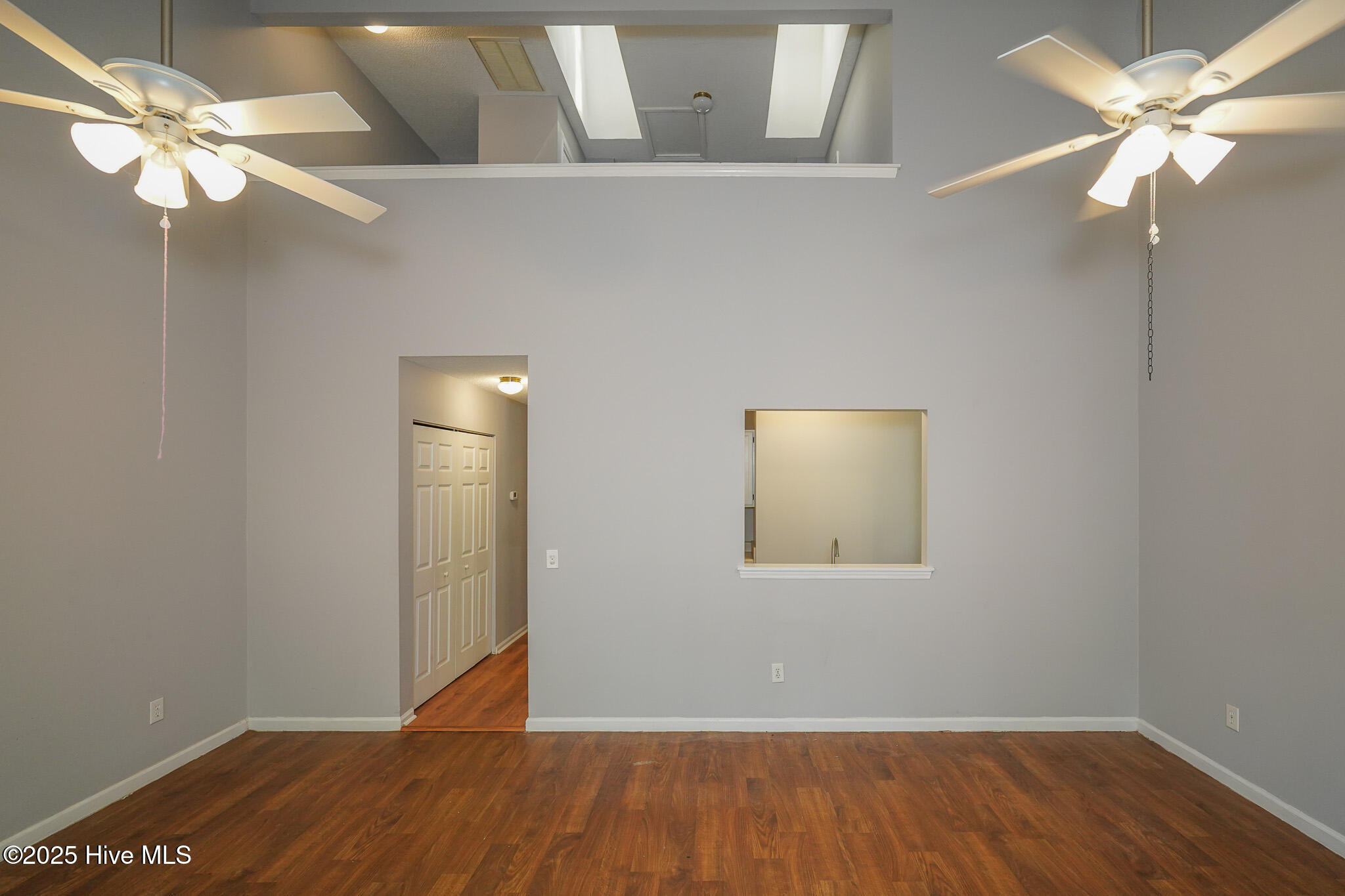 100521141 | Photo 14