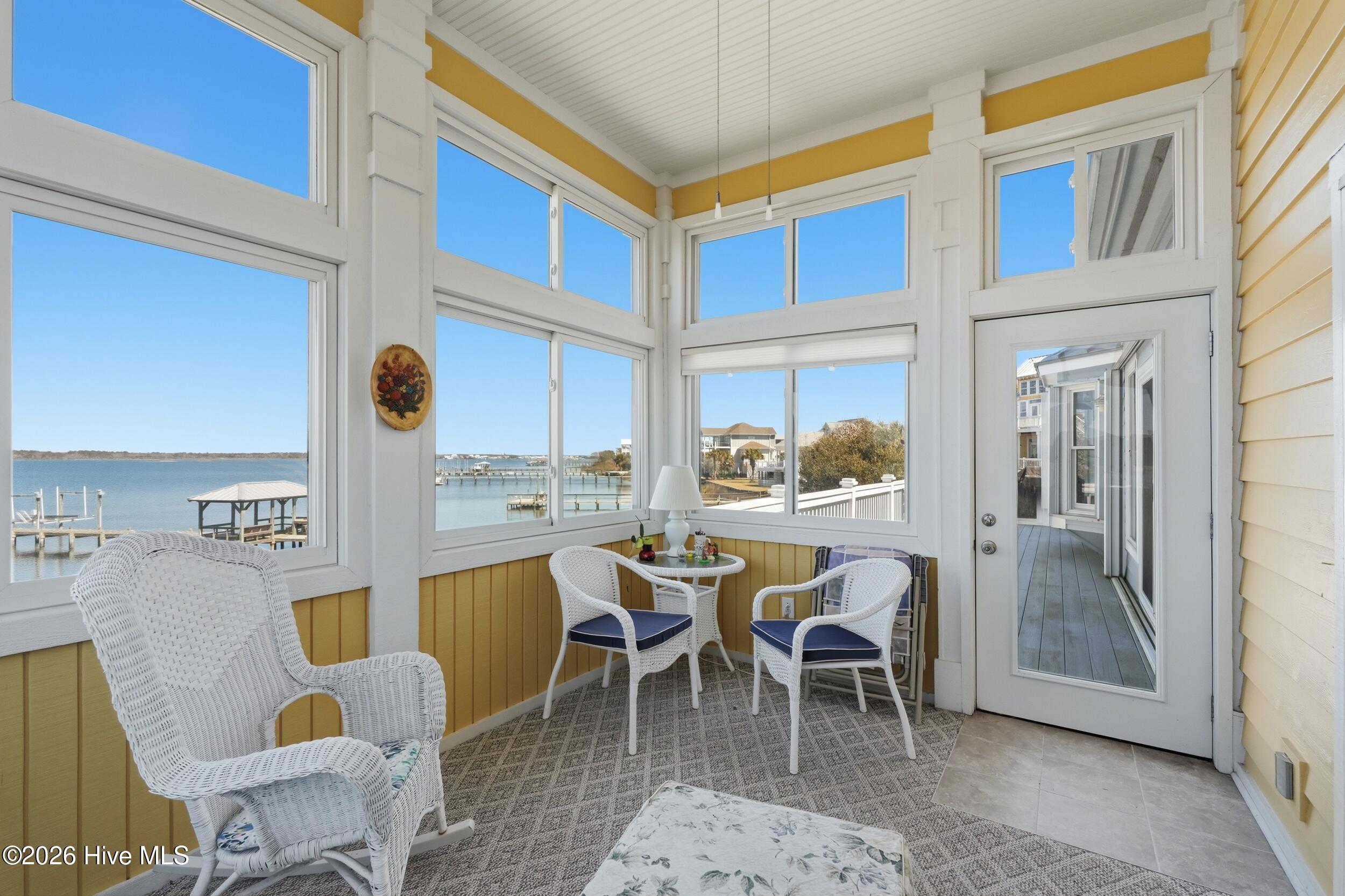 100561994 | Photo 43