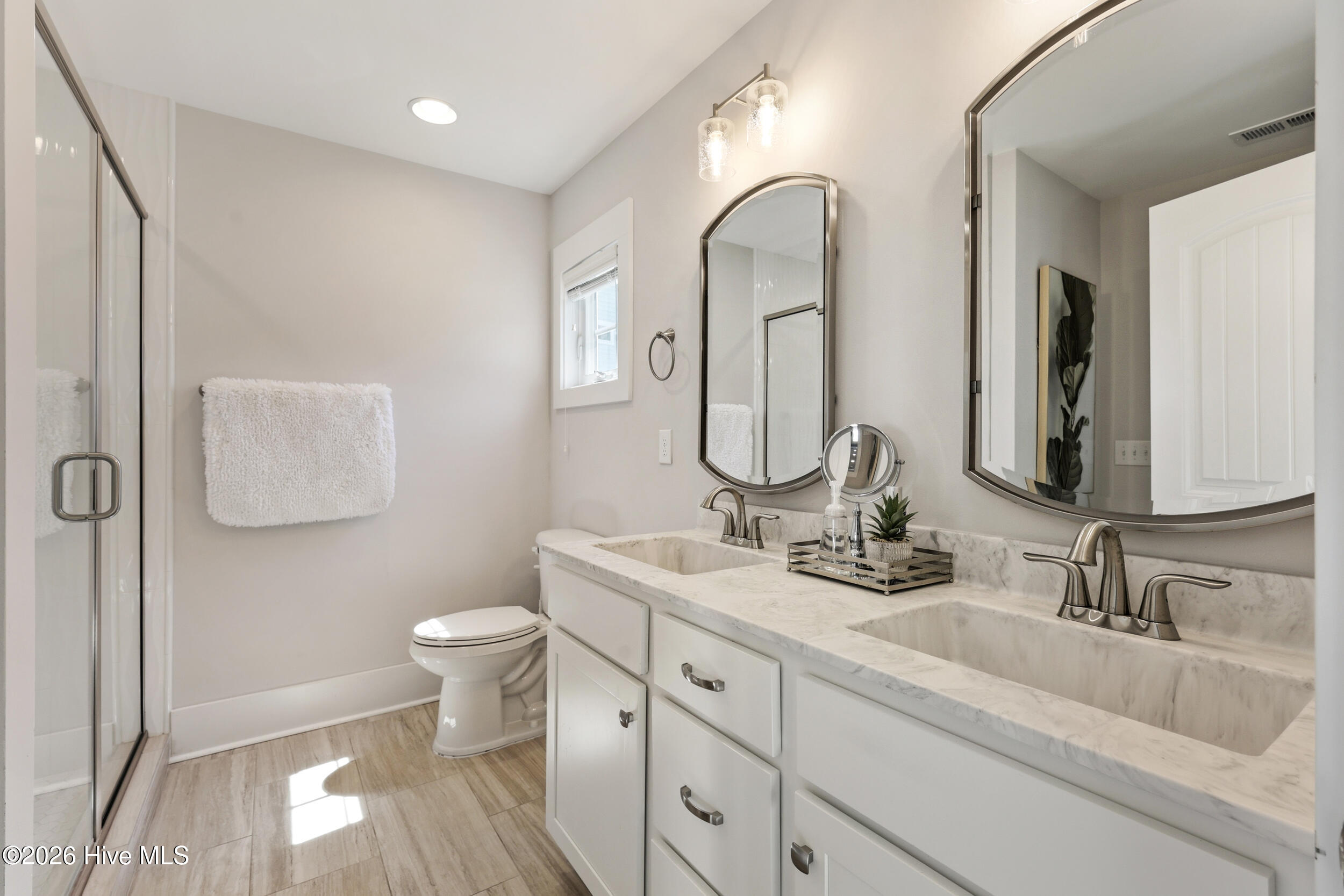 100563355 | Photo 31