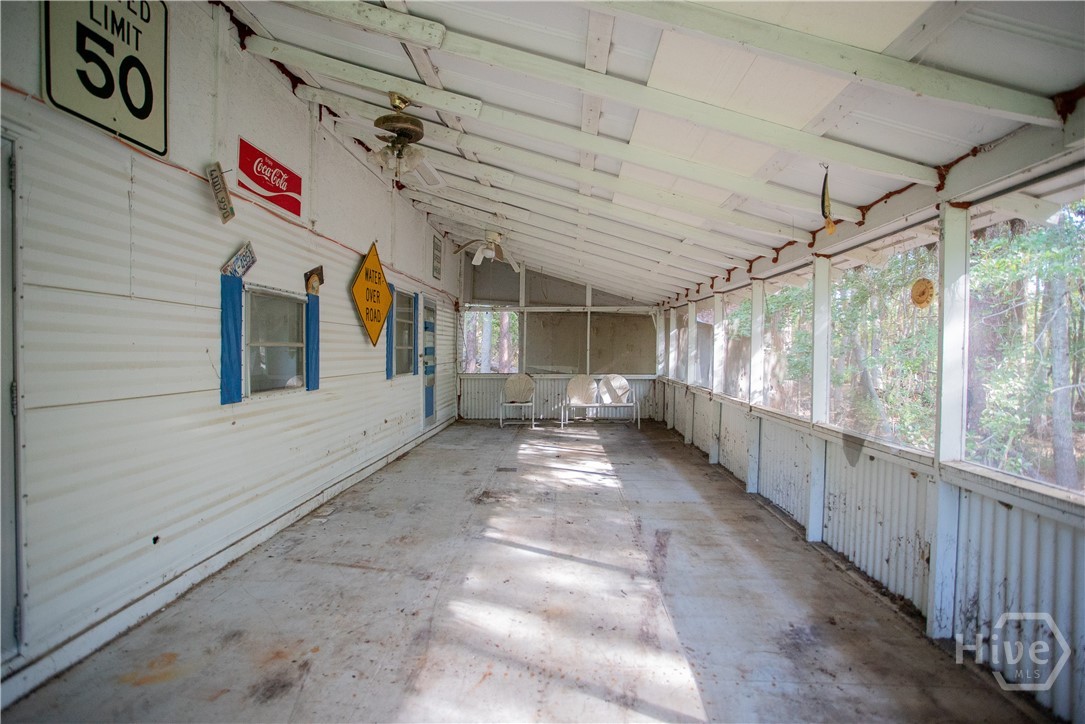 Large Screened Porch w 3/4" Plywood Flooring.