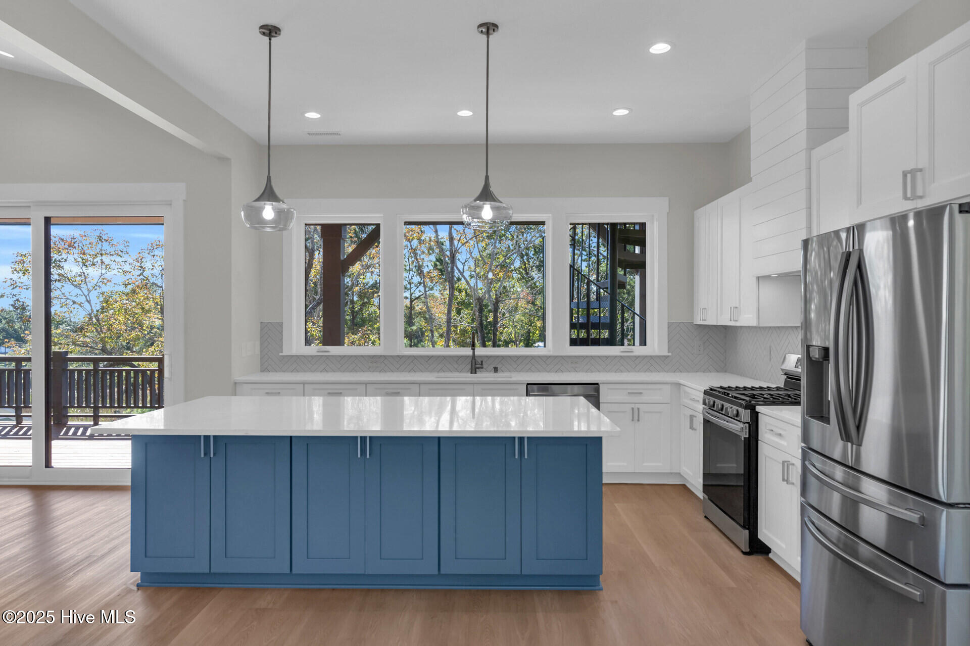 100539388 | Photo 18