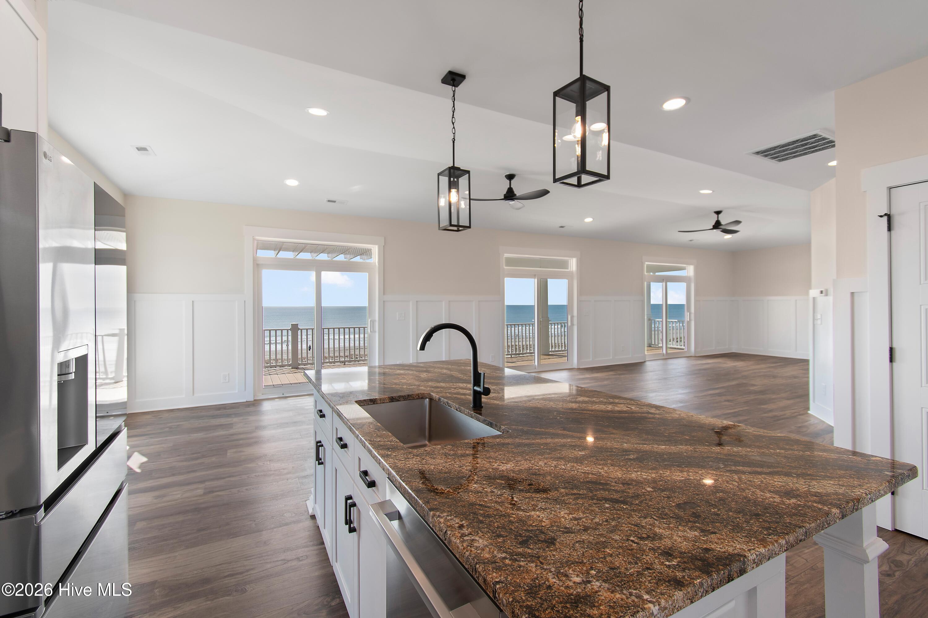 100525710 | Photo 18