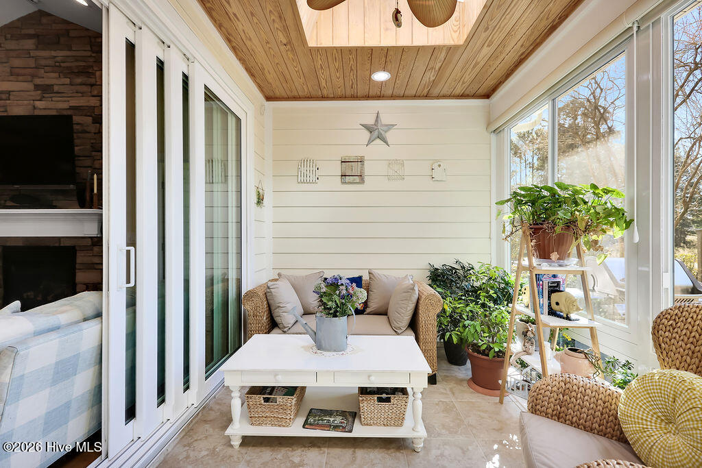 100550875 | Photo 35