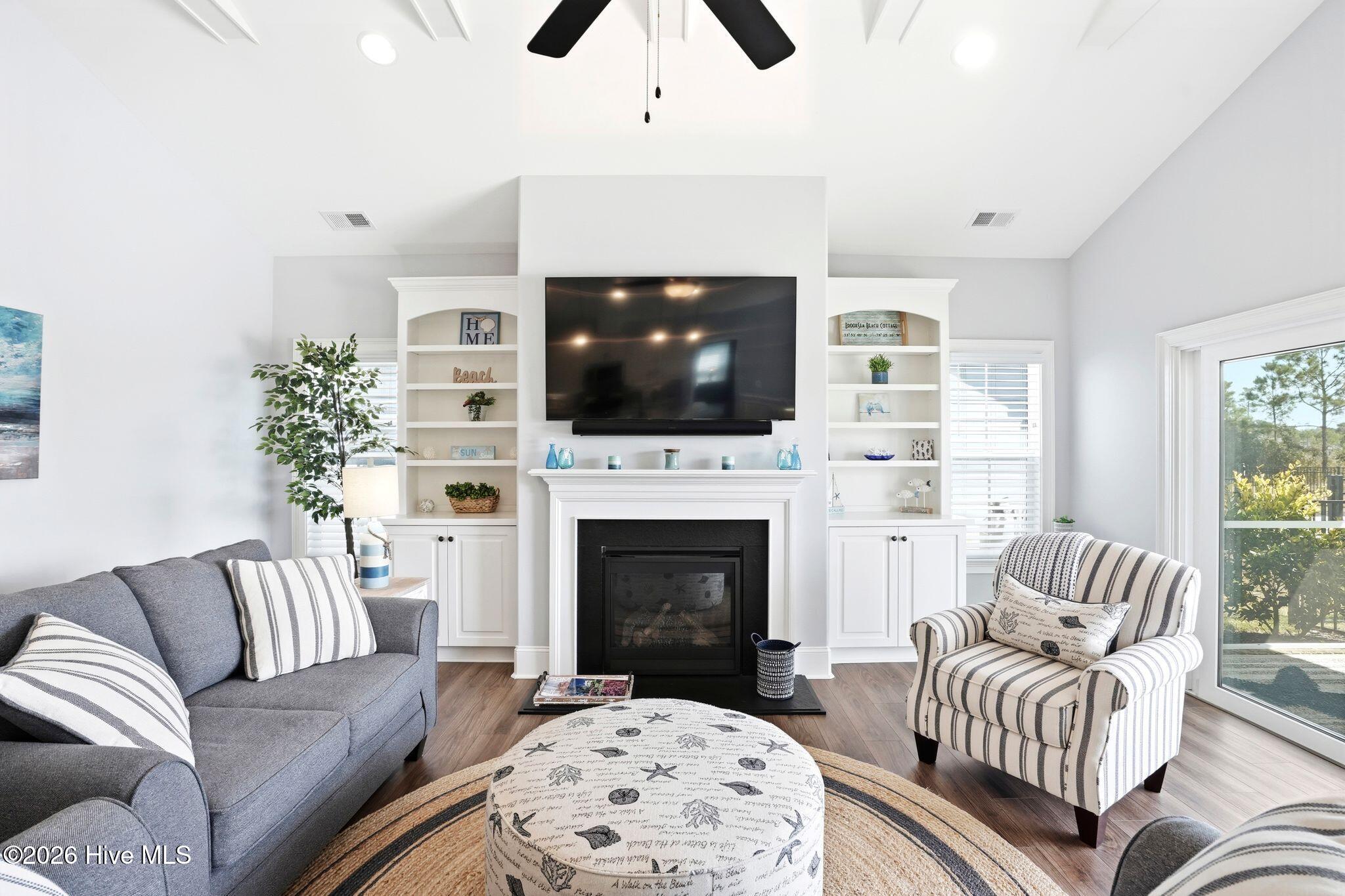 100563087 | Photo 11