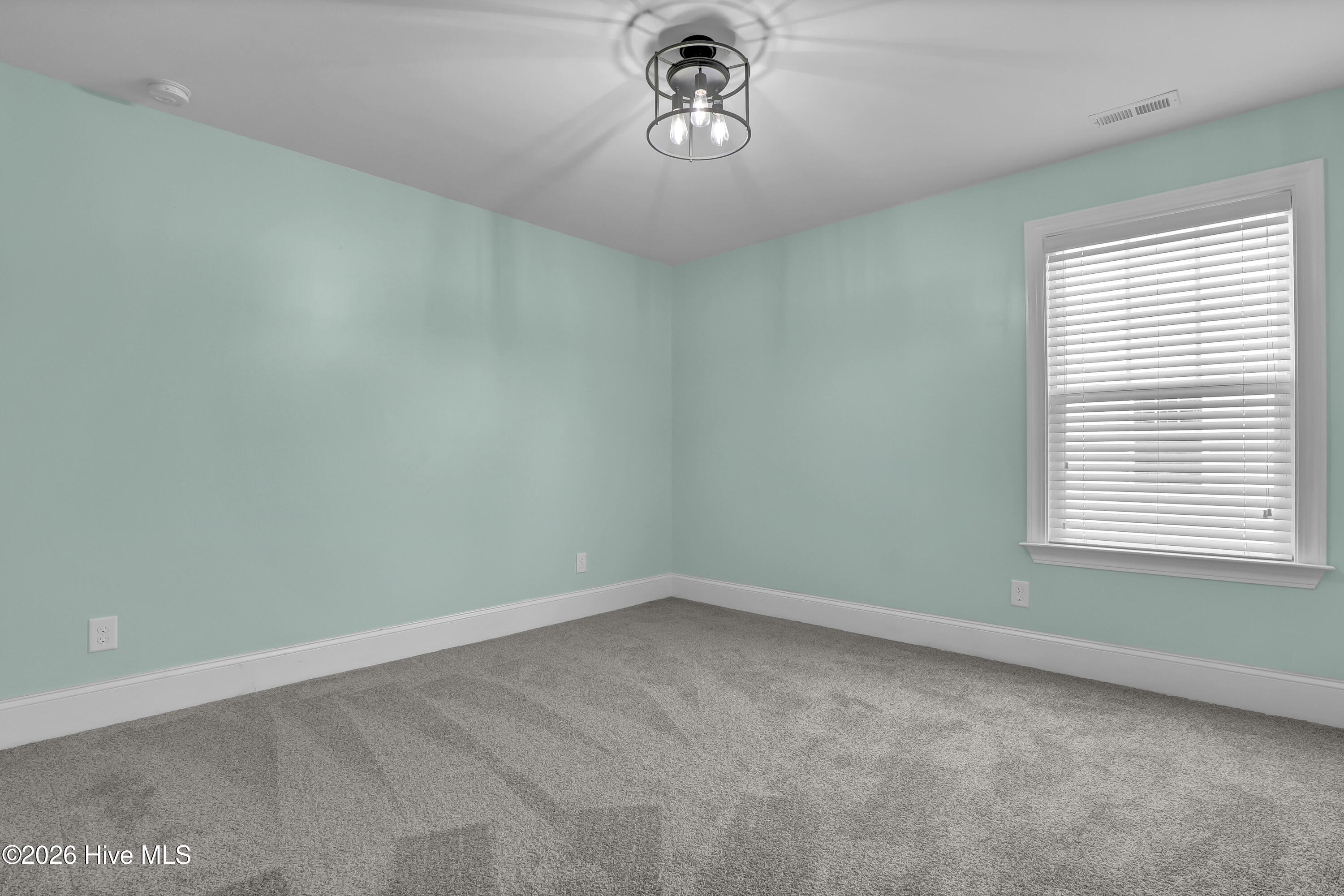 100569248 | Photo 36