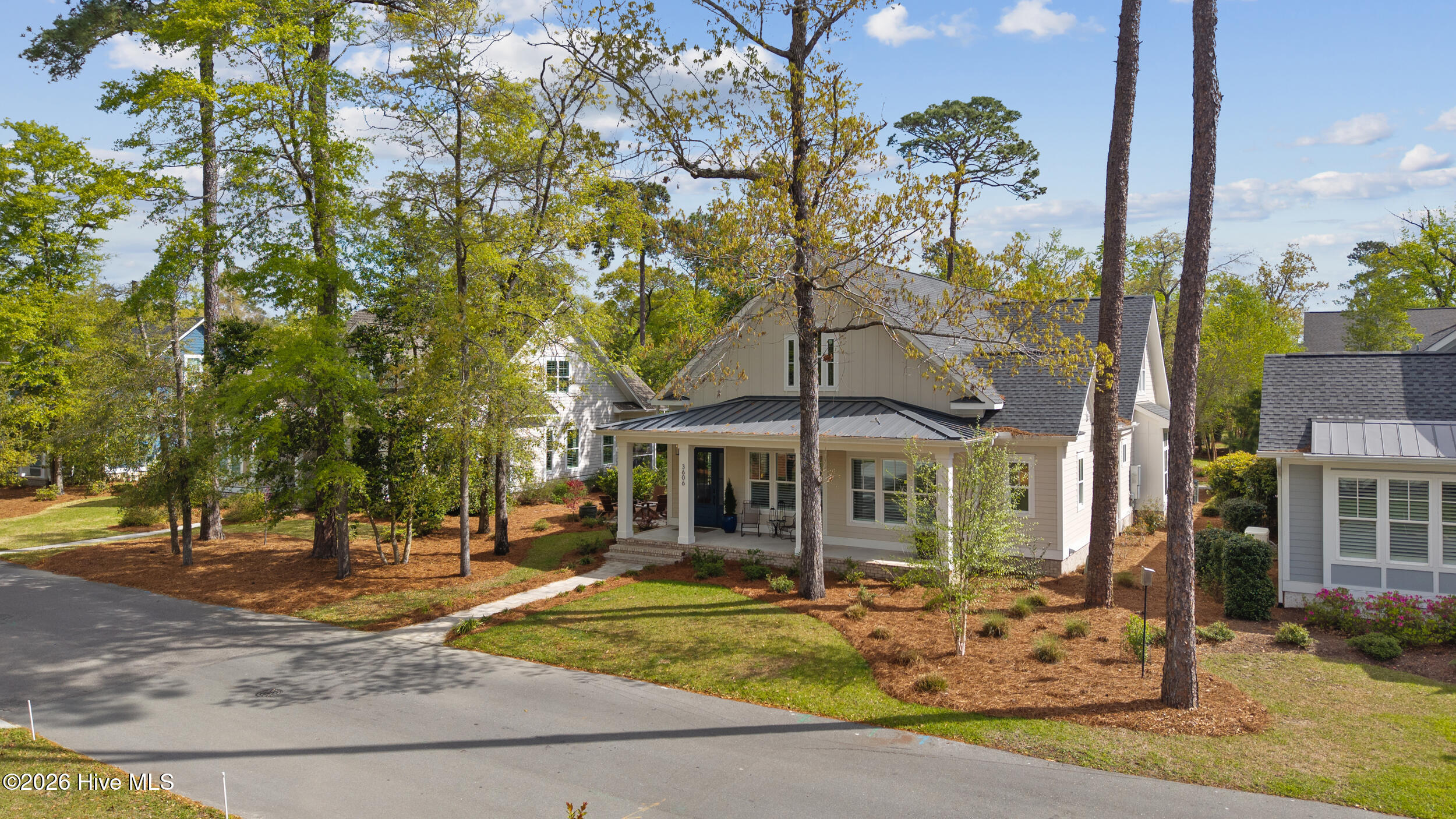 100566937 | Photo 70