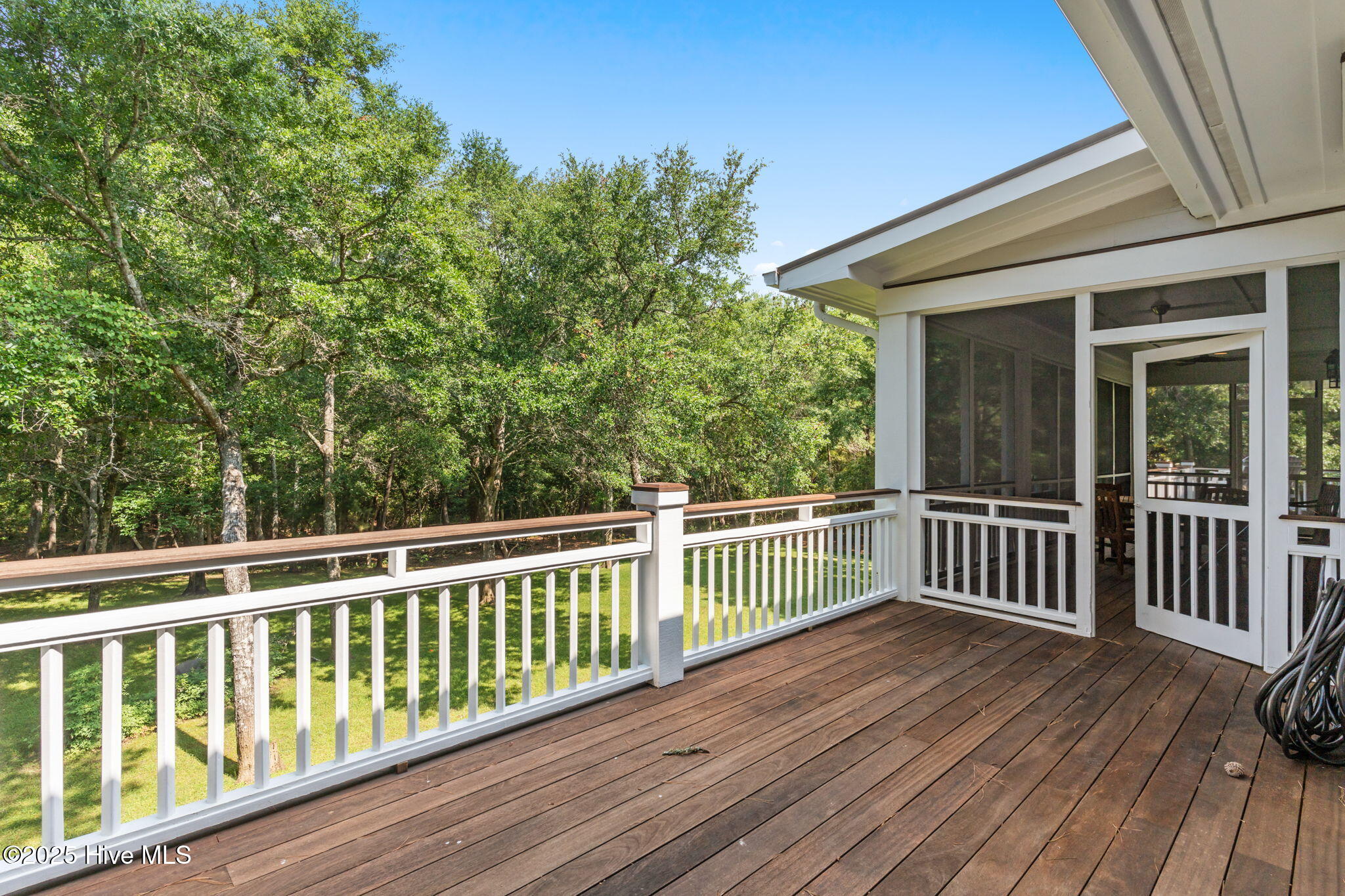 100512246 | Photo 32