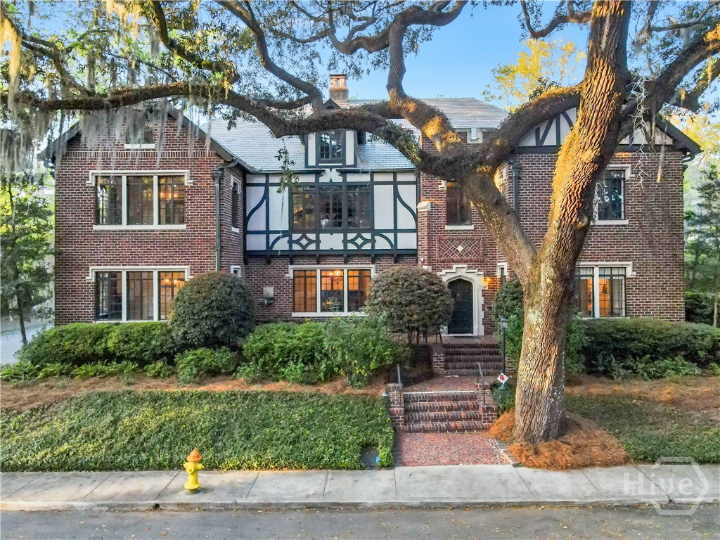 302 46th, Savannah, Georgia, 7 Bedrooms Bedrooms, 0 ,6 BathroomsBathrooms,Single family residence,For sale,46th,SA355030