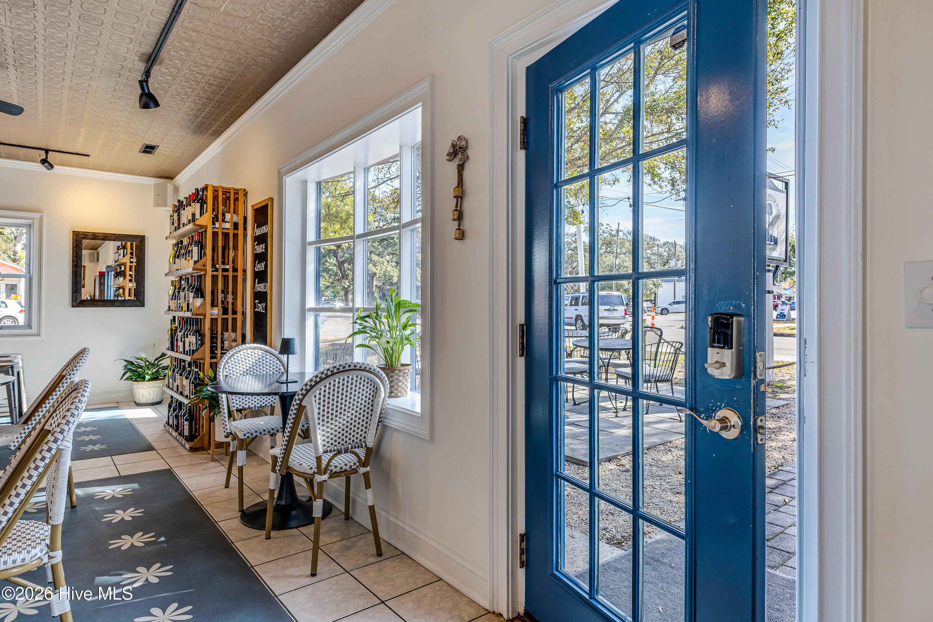 100517348 | Photo 19