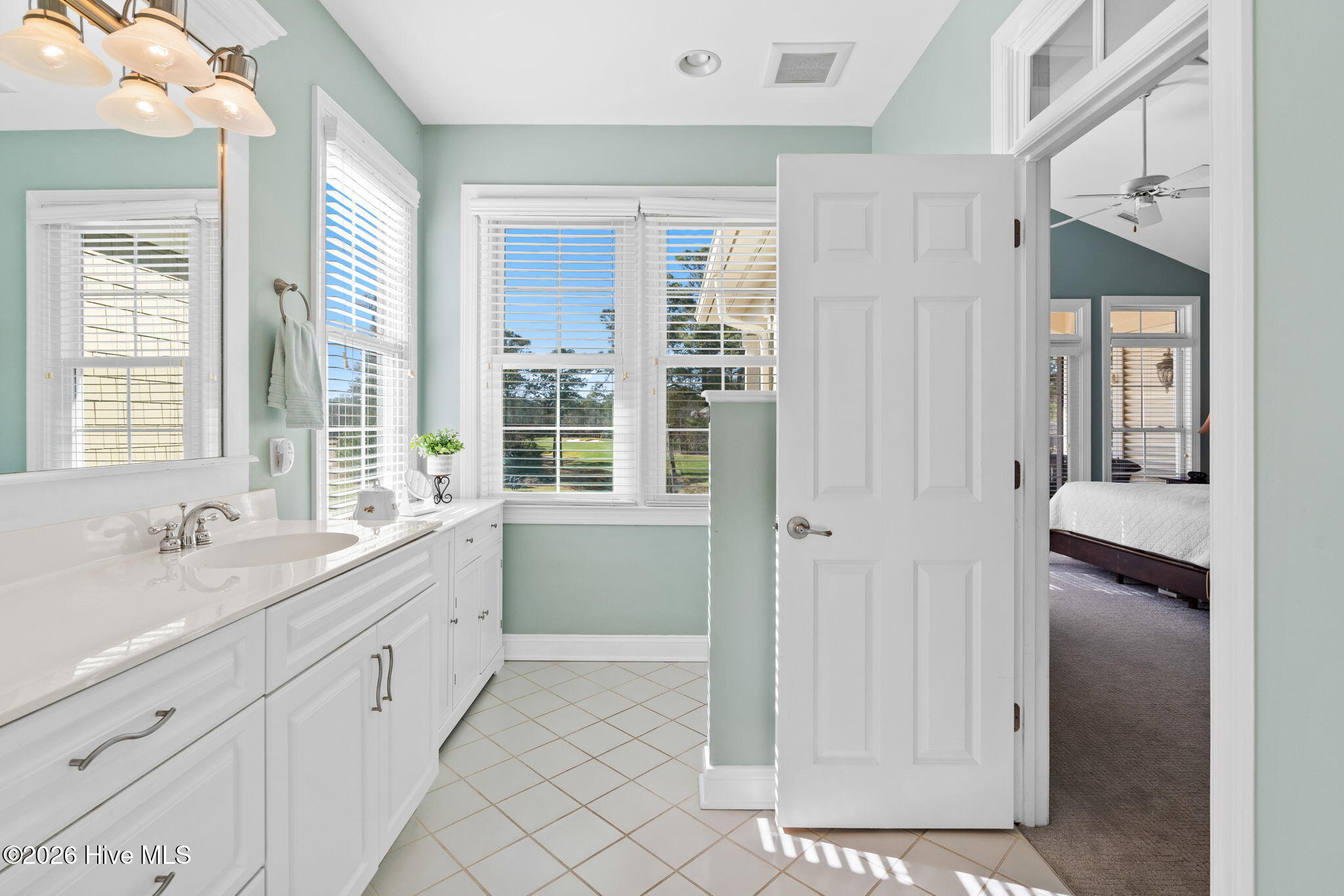 100550804 | Photo 22