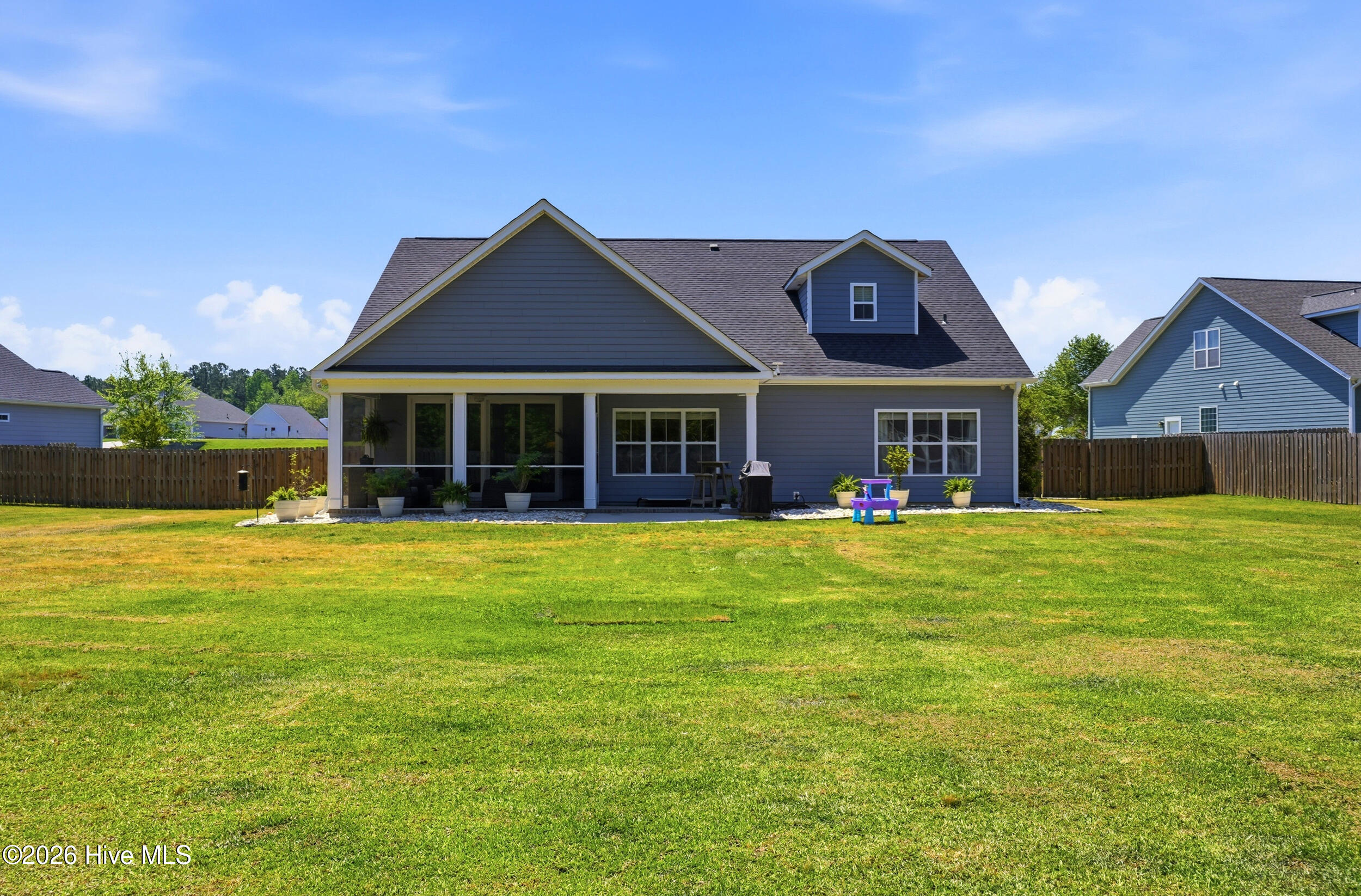 100569213 | Photo 44