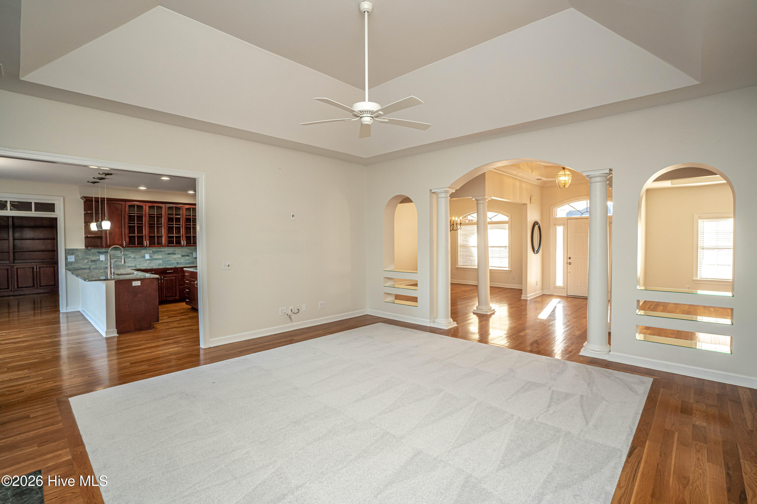 100553430 | Photo 25