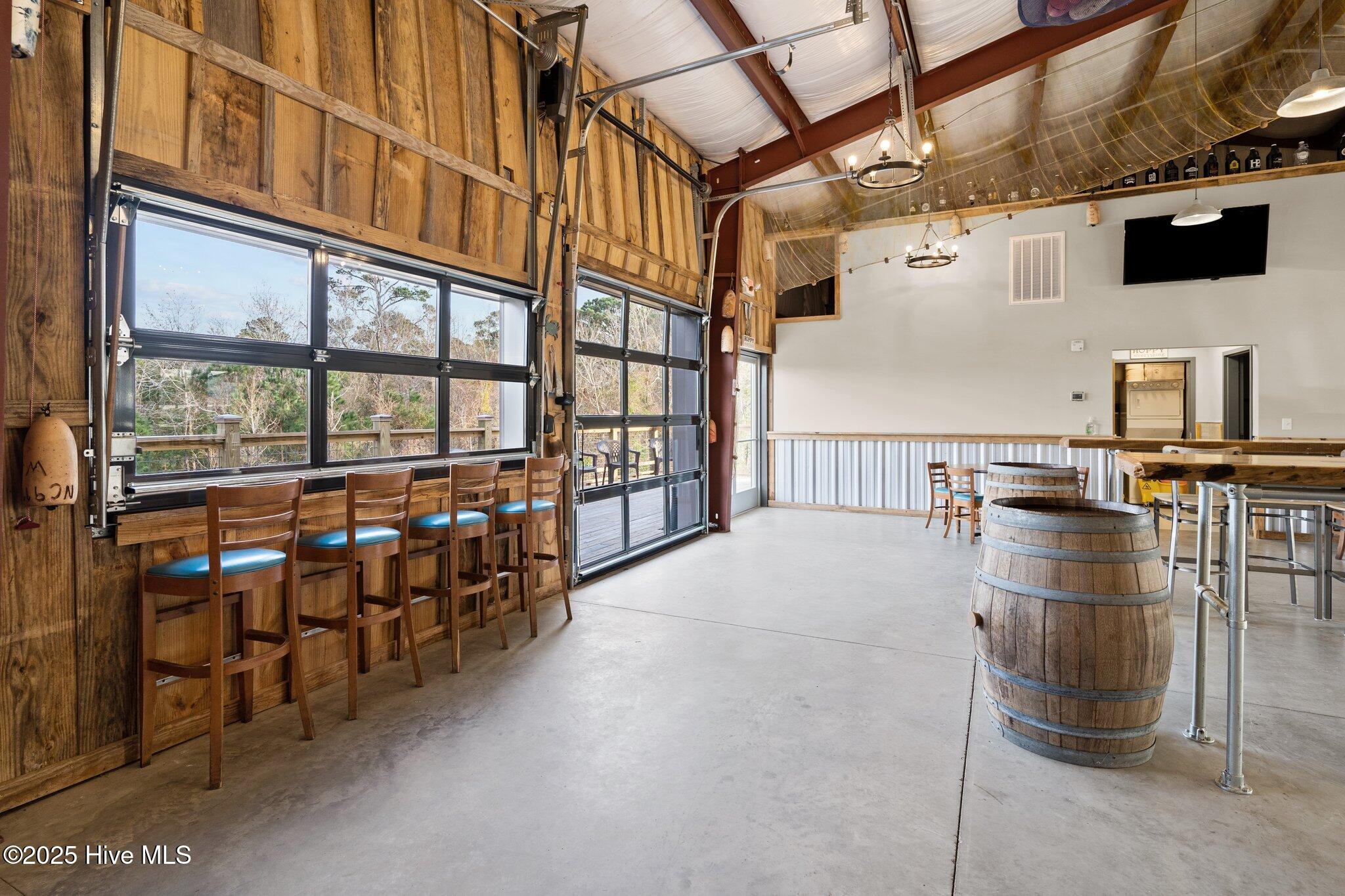 100545245 | Photo 13