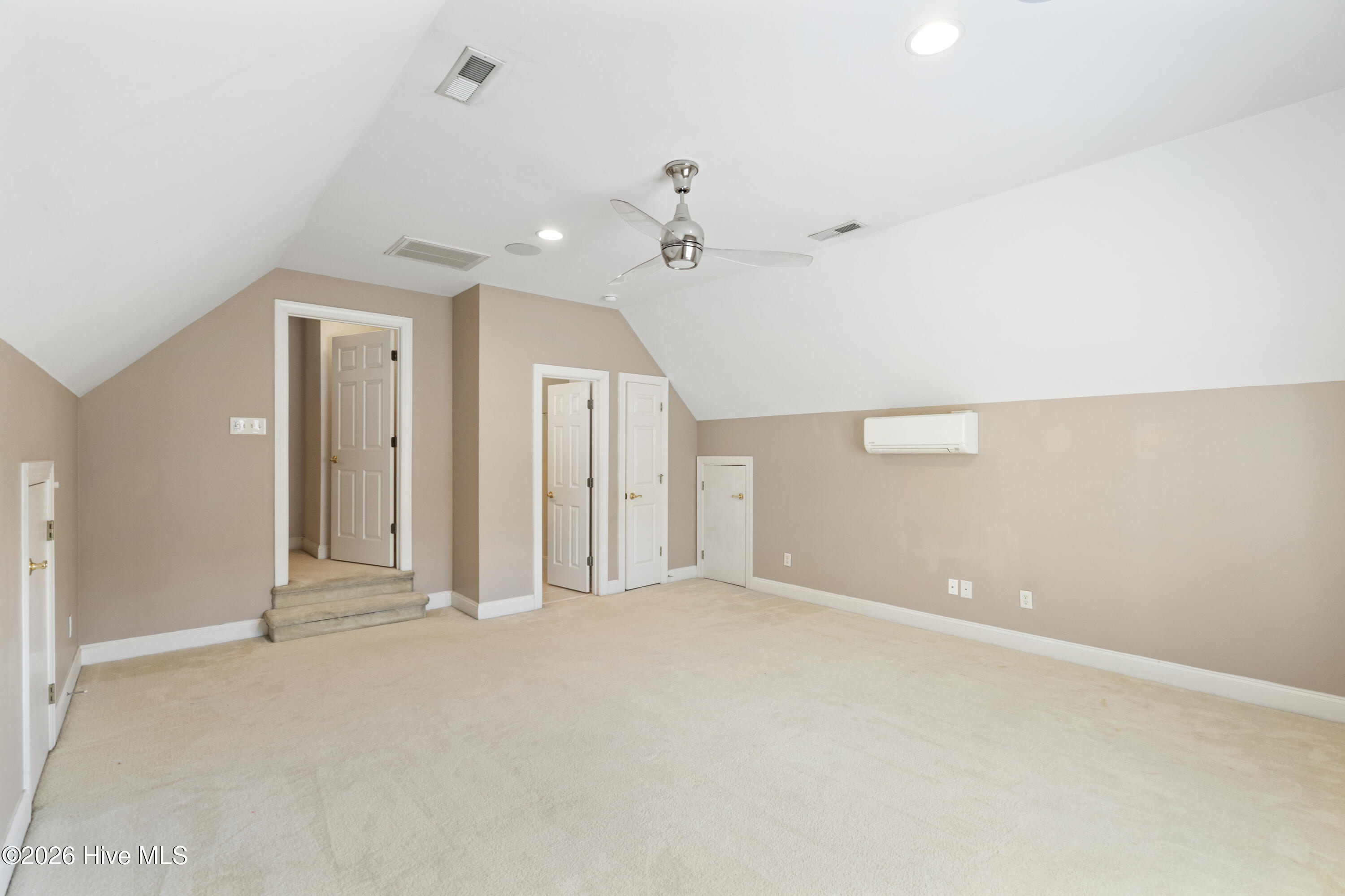 100550705 | Photo 34