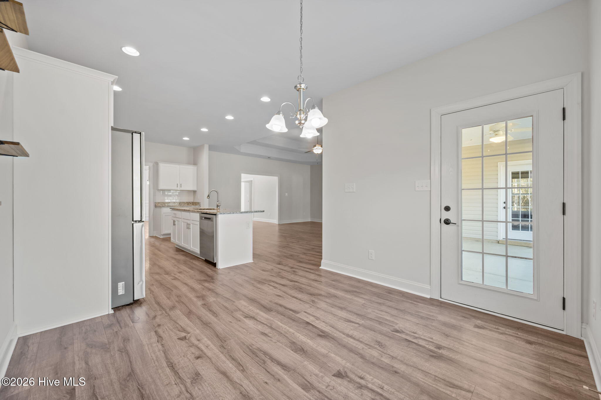 100561720 | Photo 19