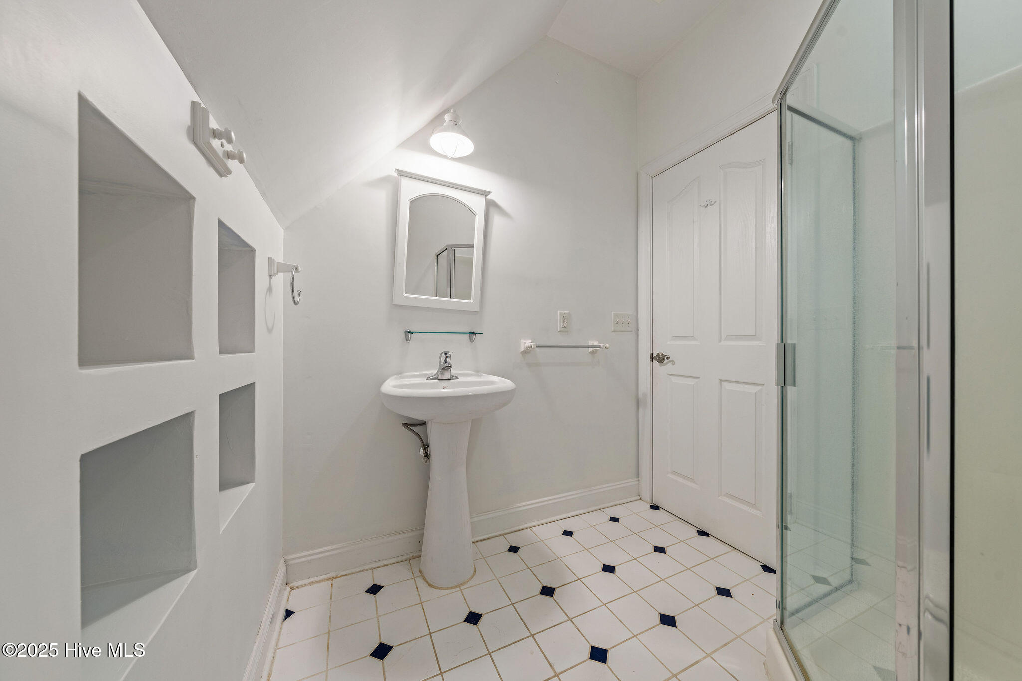 100541606 | Photo 37