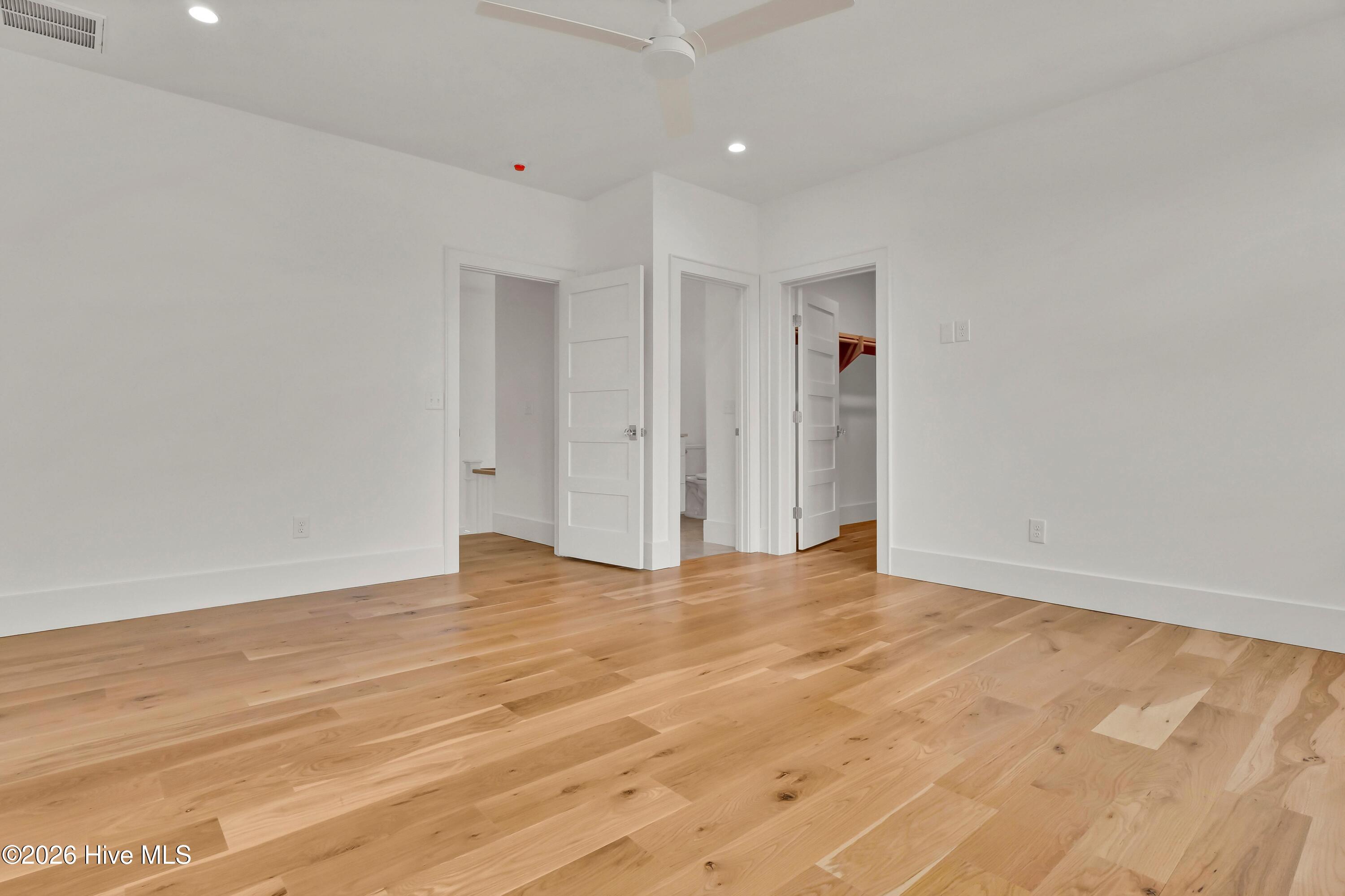 100553648 | Photo 41