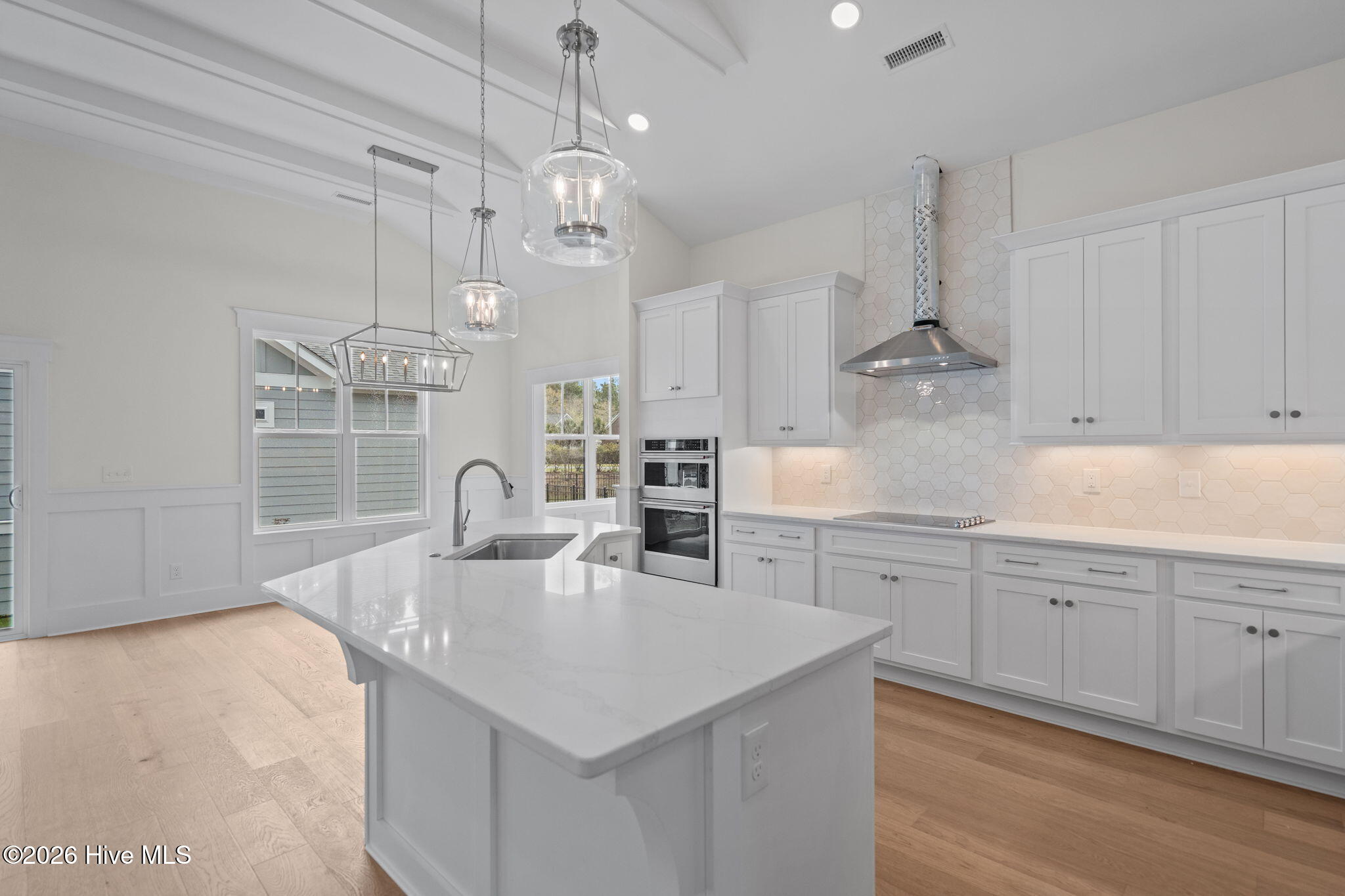 100564370 | Photo 13