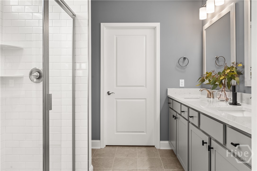 Pictures, photographs, colors, features, and sizes are for illustration purposes only and will vary from the homes as built.