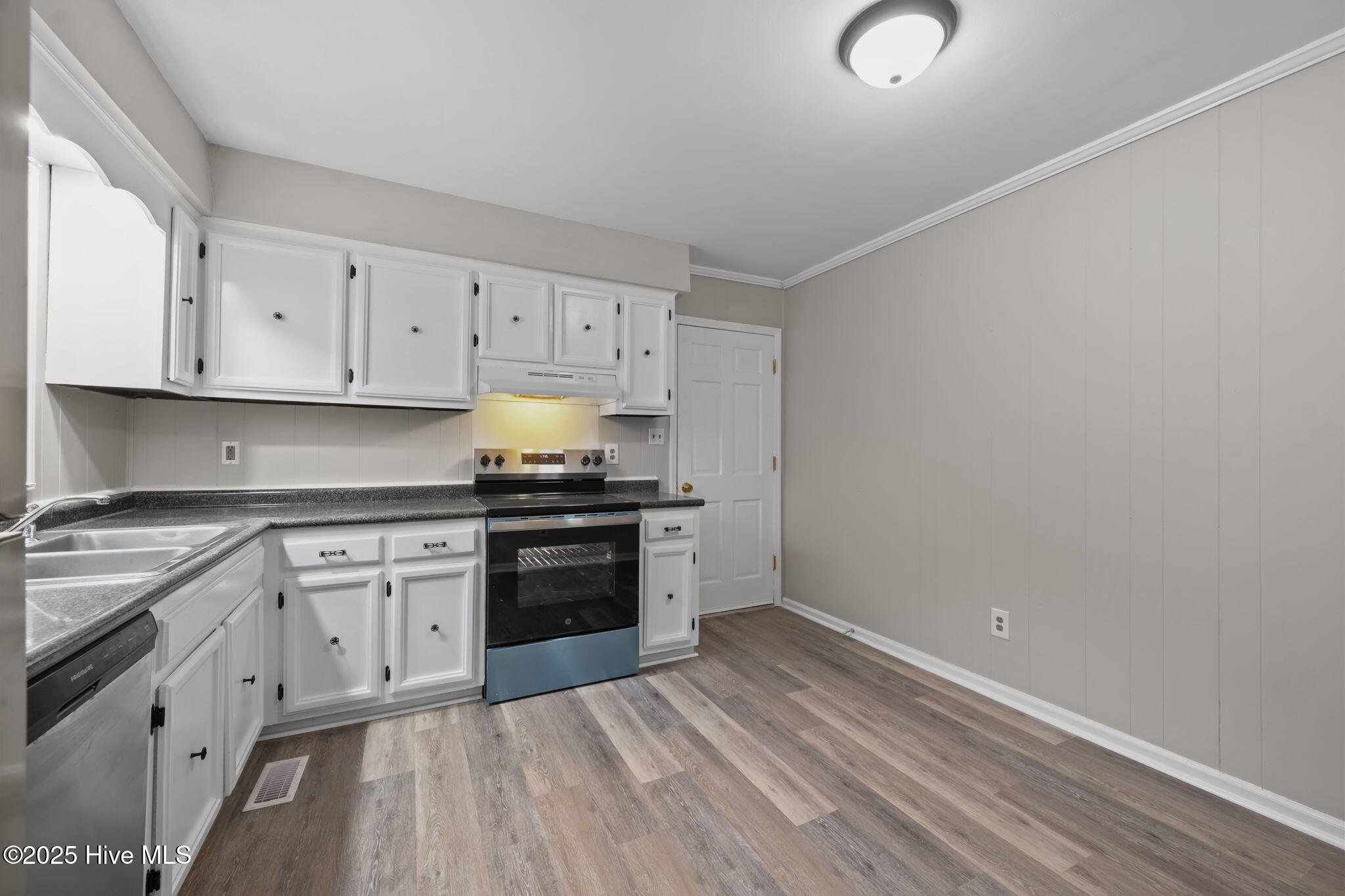 100540509 | Photo 11