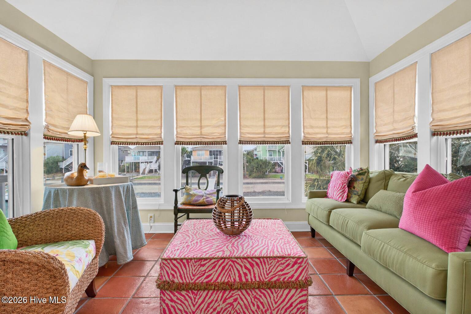 100570658 | Photo 20