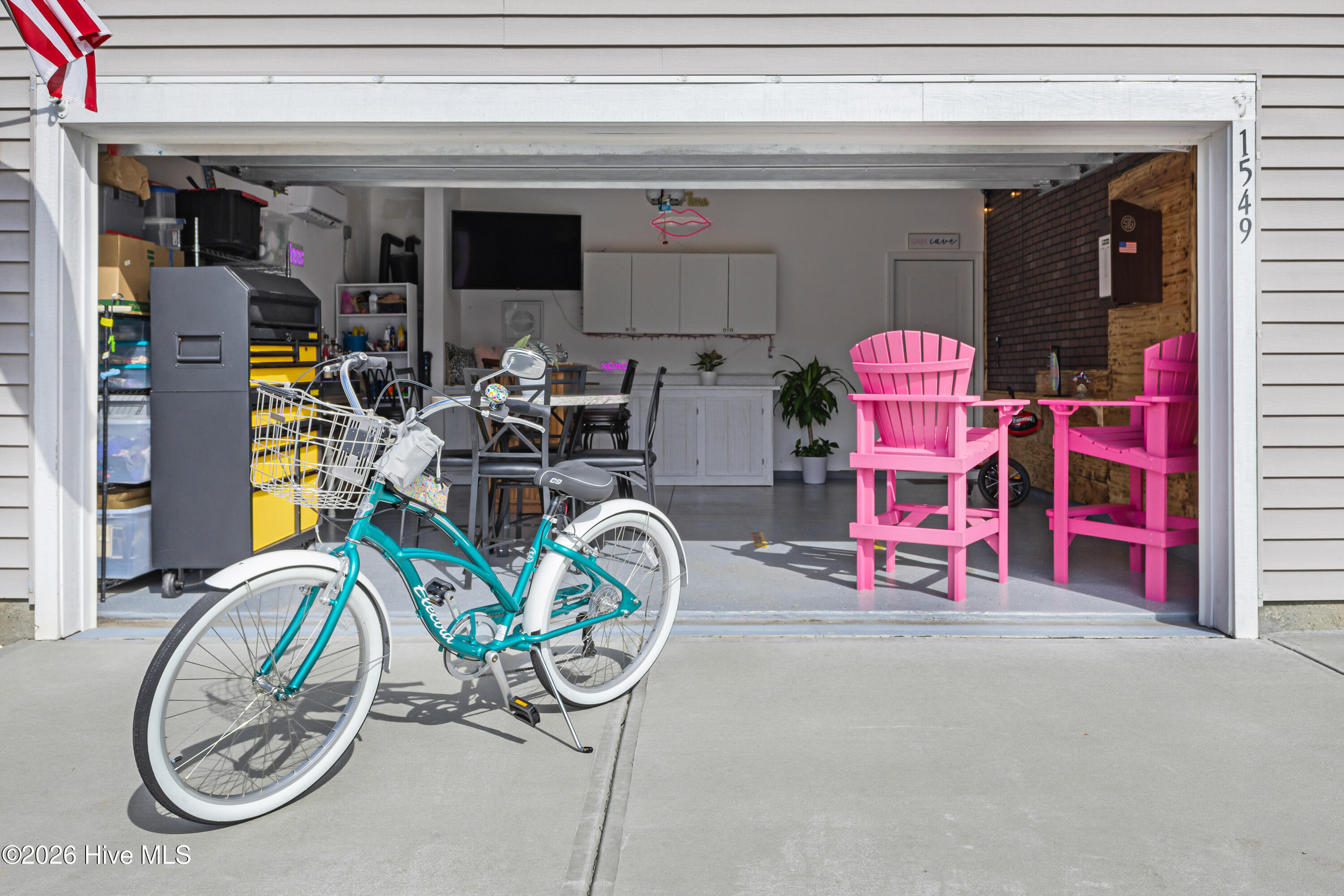 100565861 | Photo 43