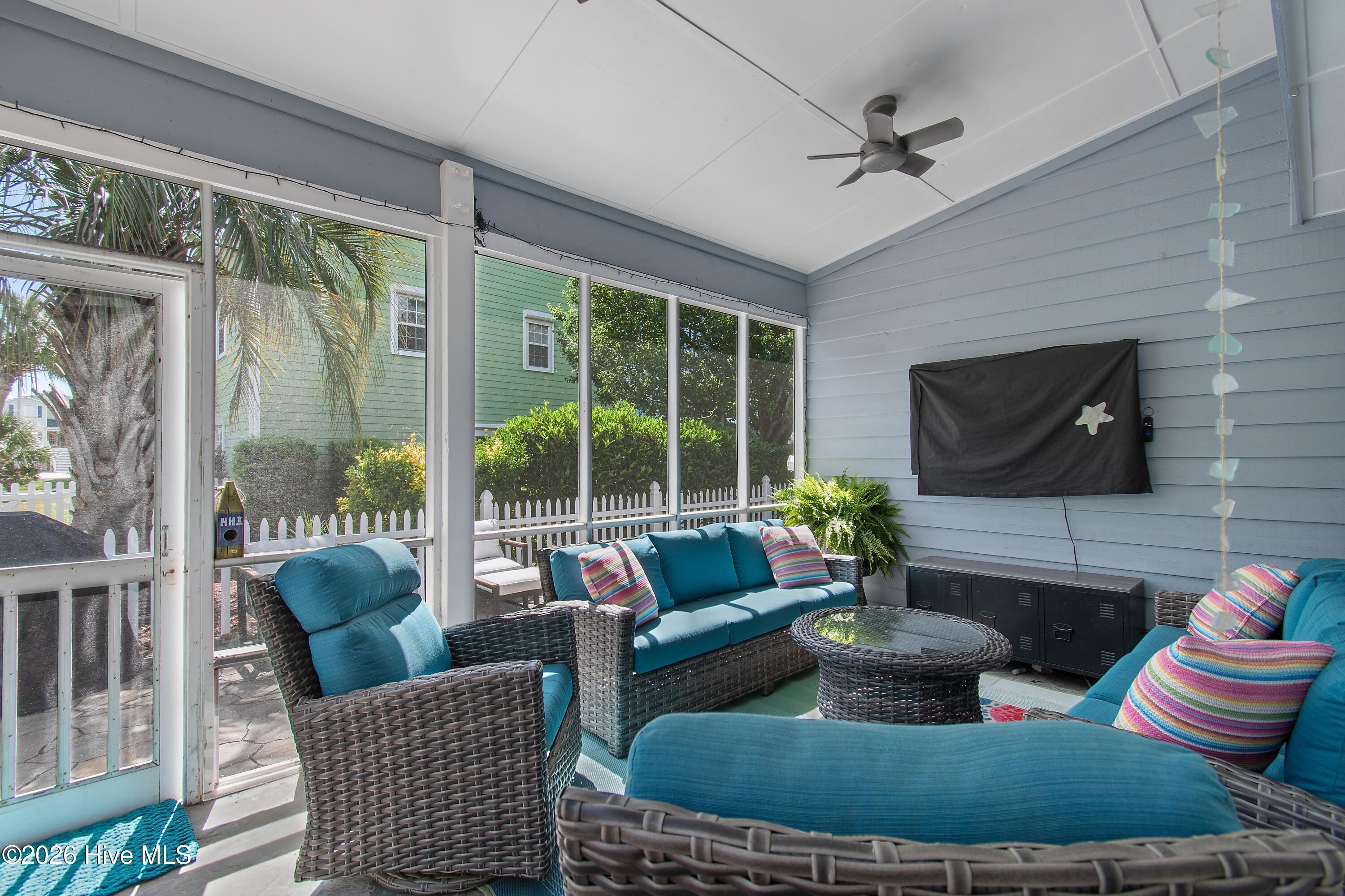 100570489 | Photo 17