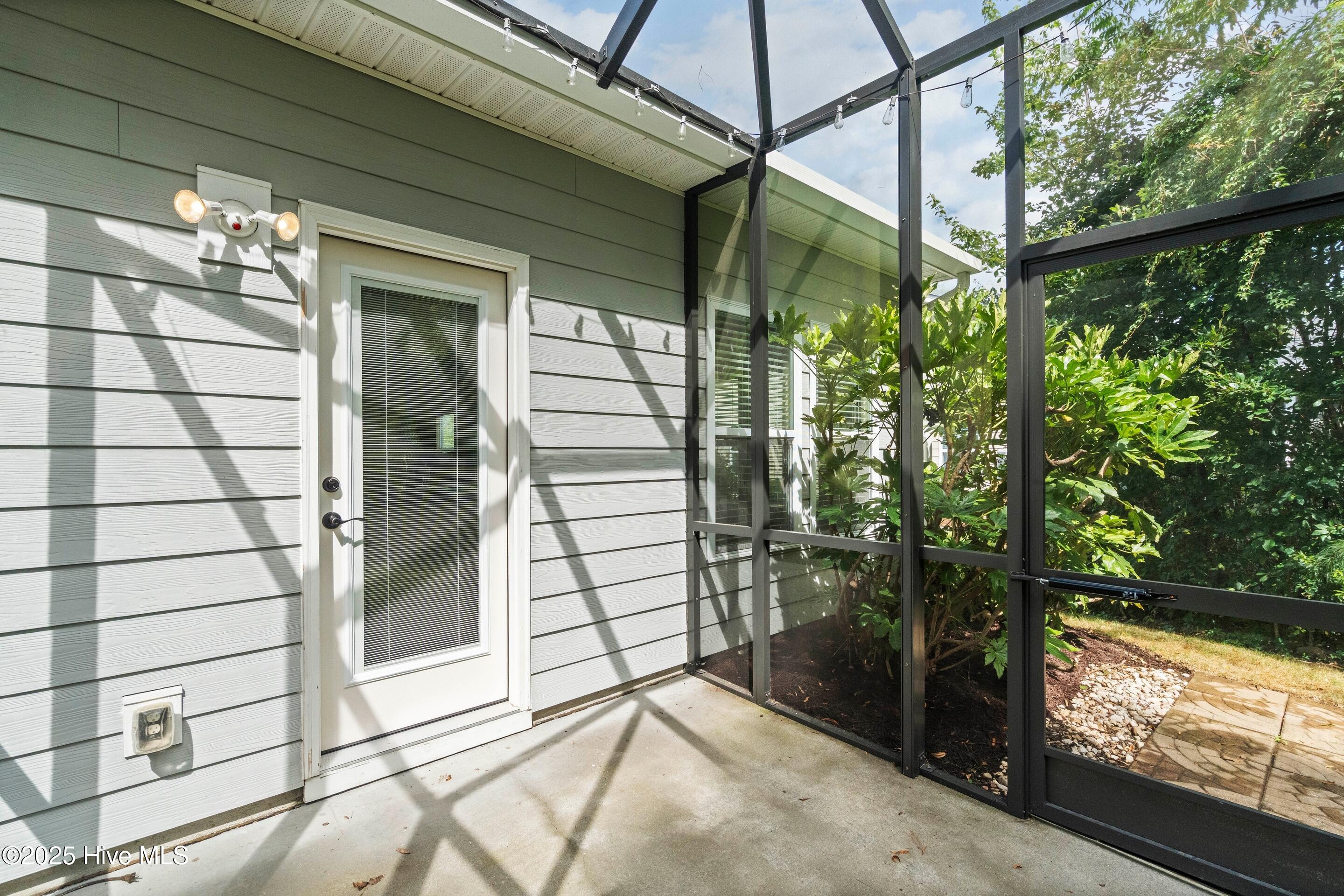 100522432 | Photo 64