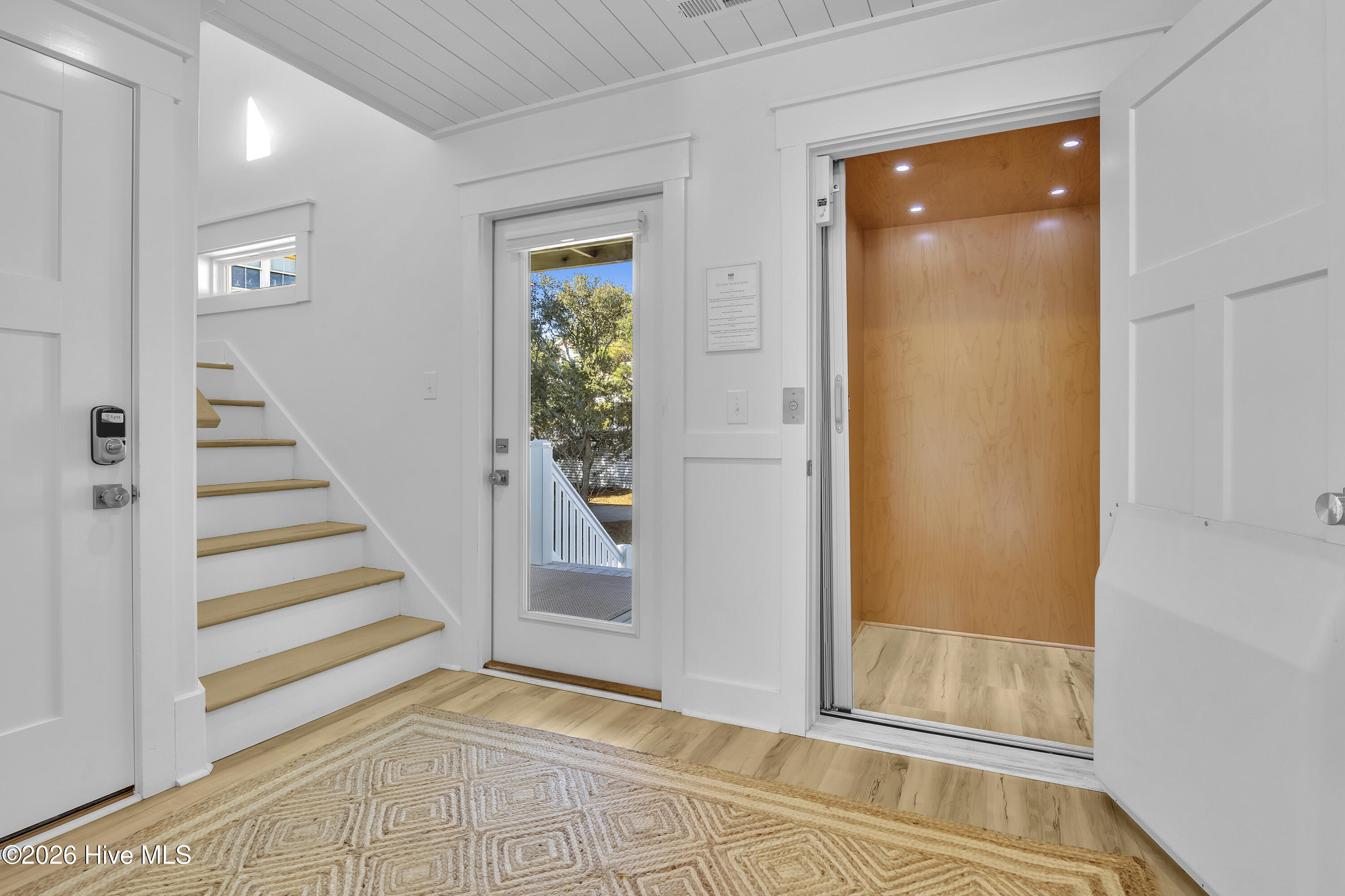 100549565 | Photo 25