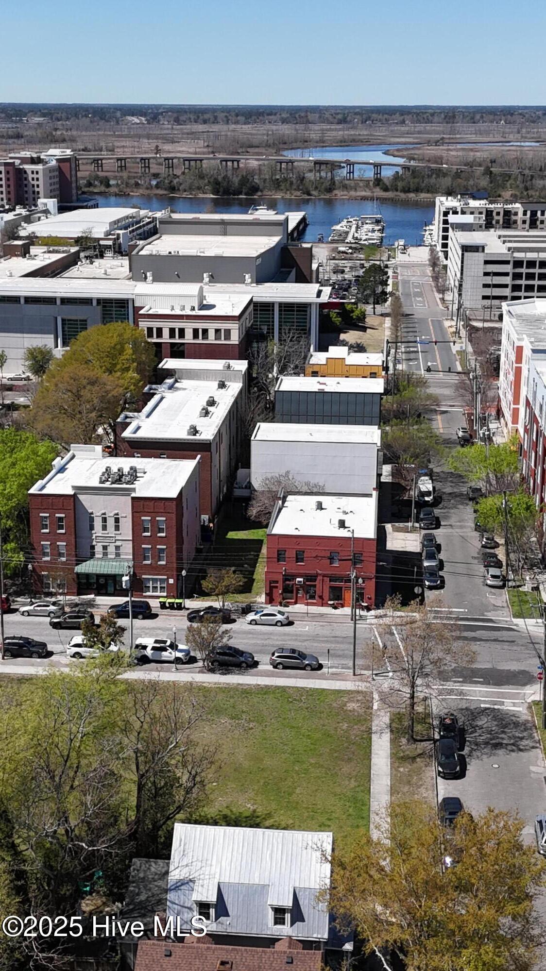 100543884 | Photo 35