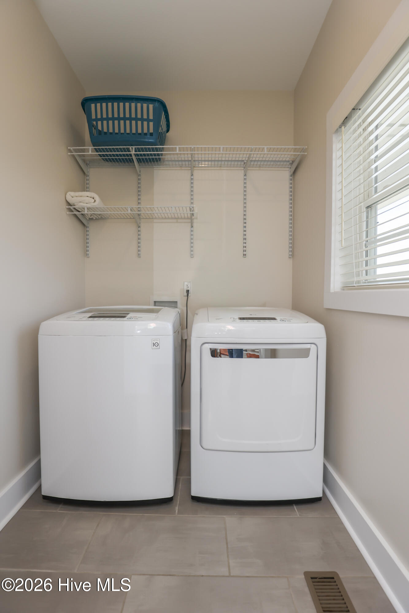 100564297 | Photo 27