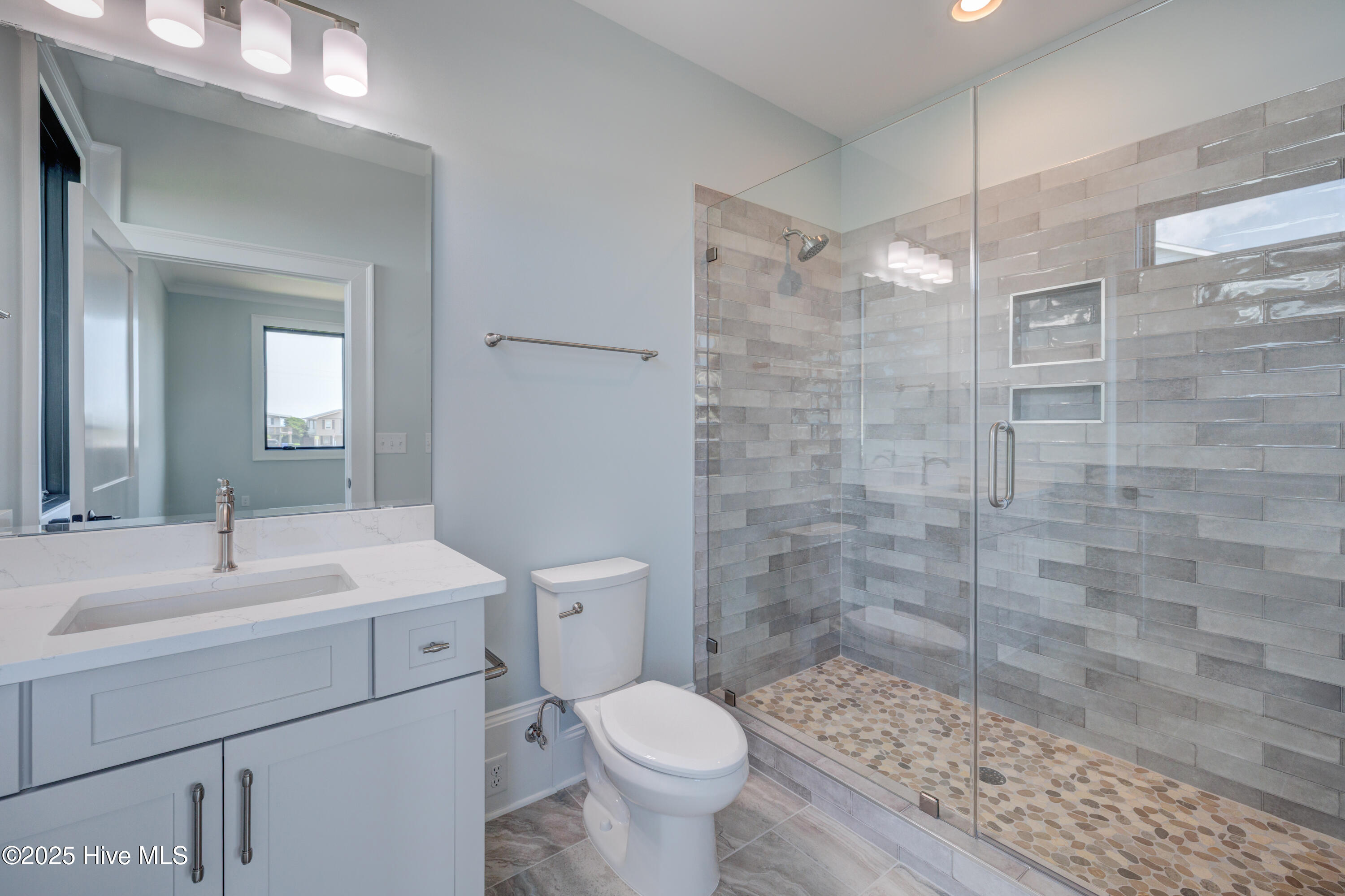 100519024 | Photo 43