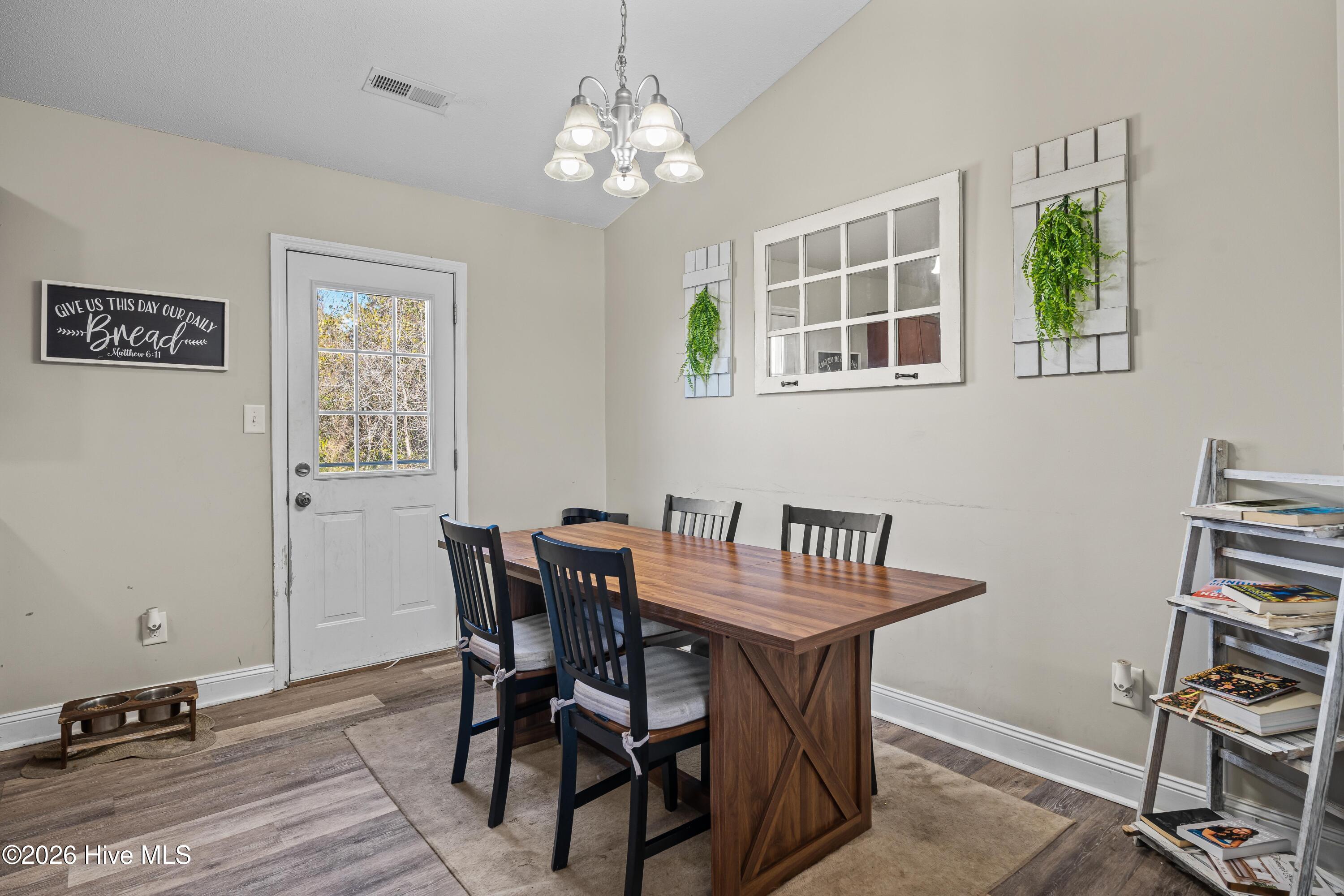 100558197 | Photo 10