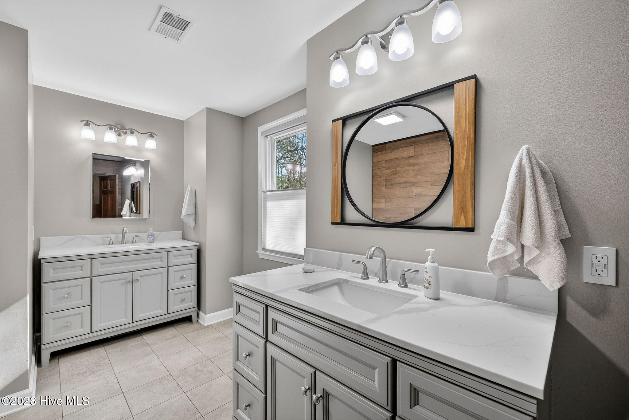 100552823 | Photo 26