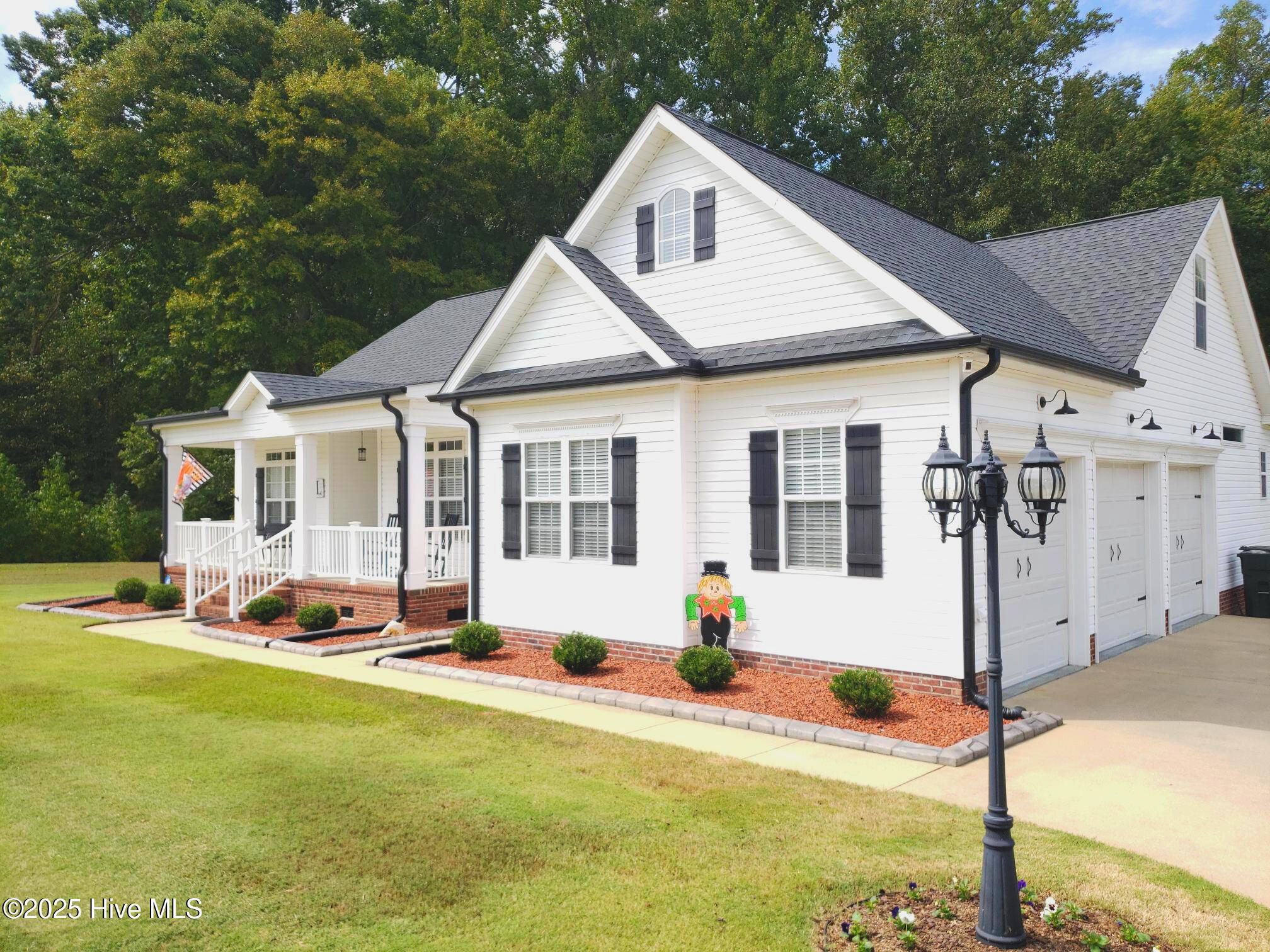 TRIPLE ATTACHED GARAGE