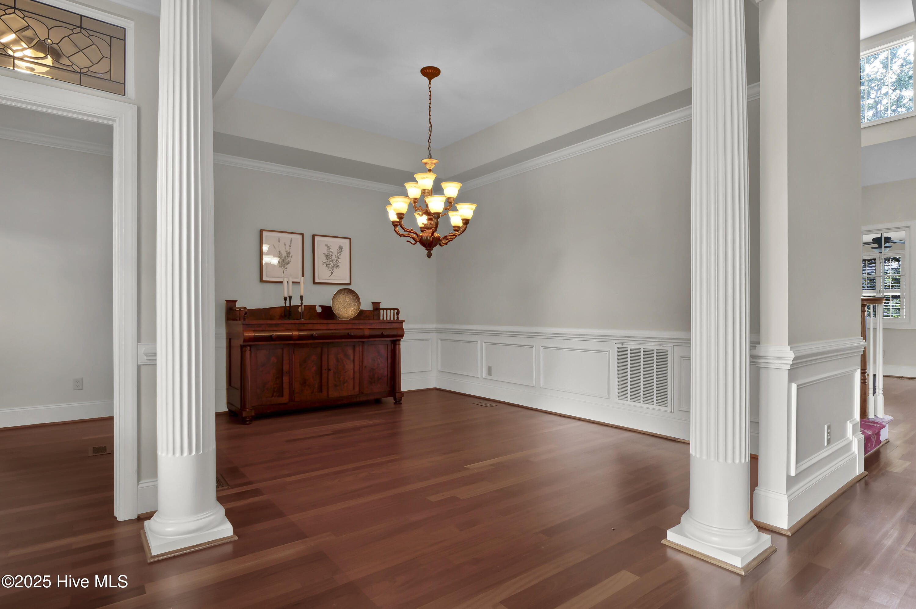 100535642 | Photo 11