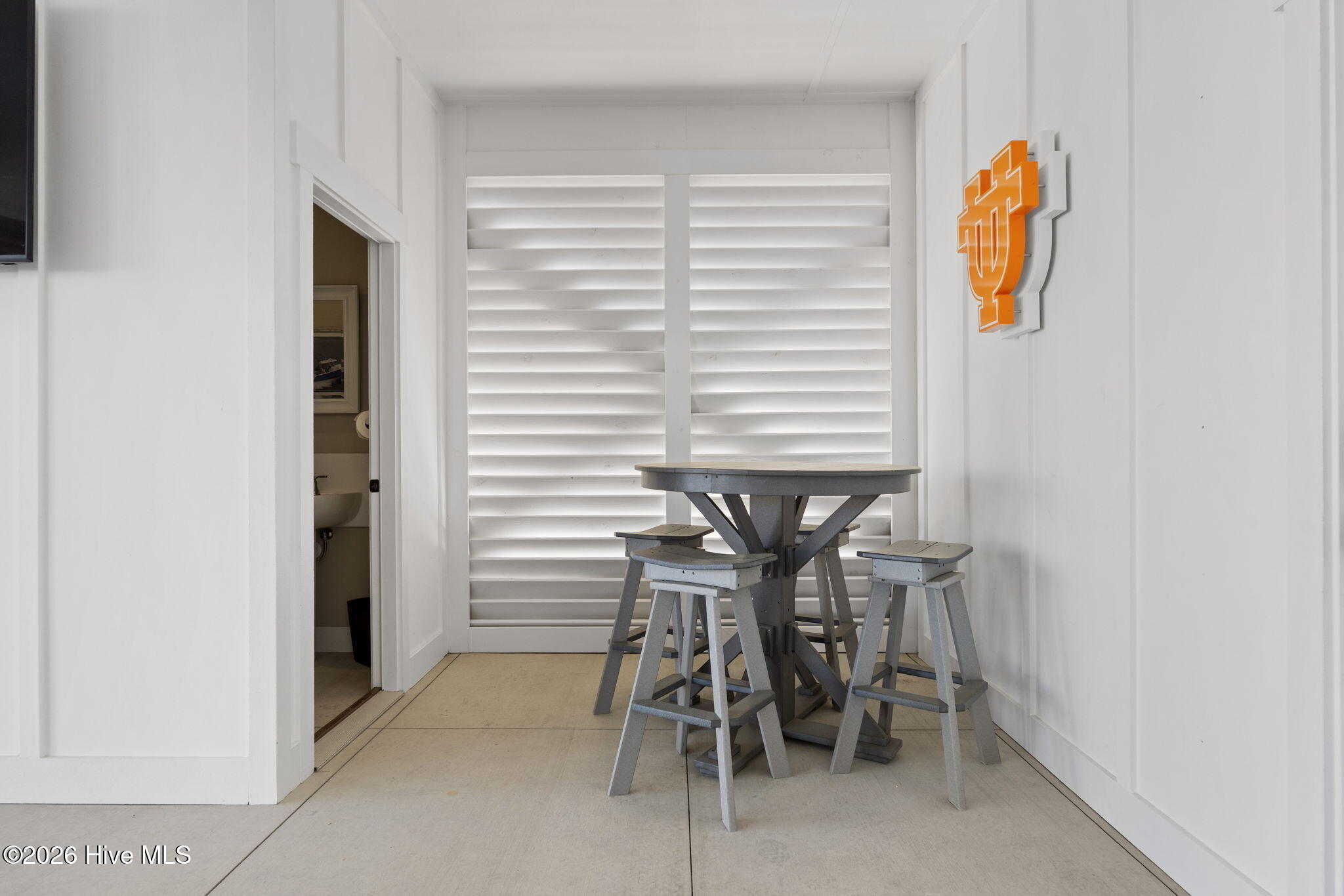 100562376 | Photo 48